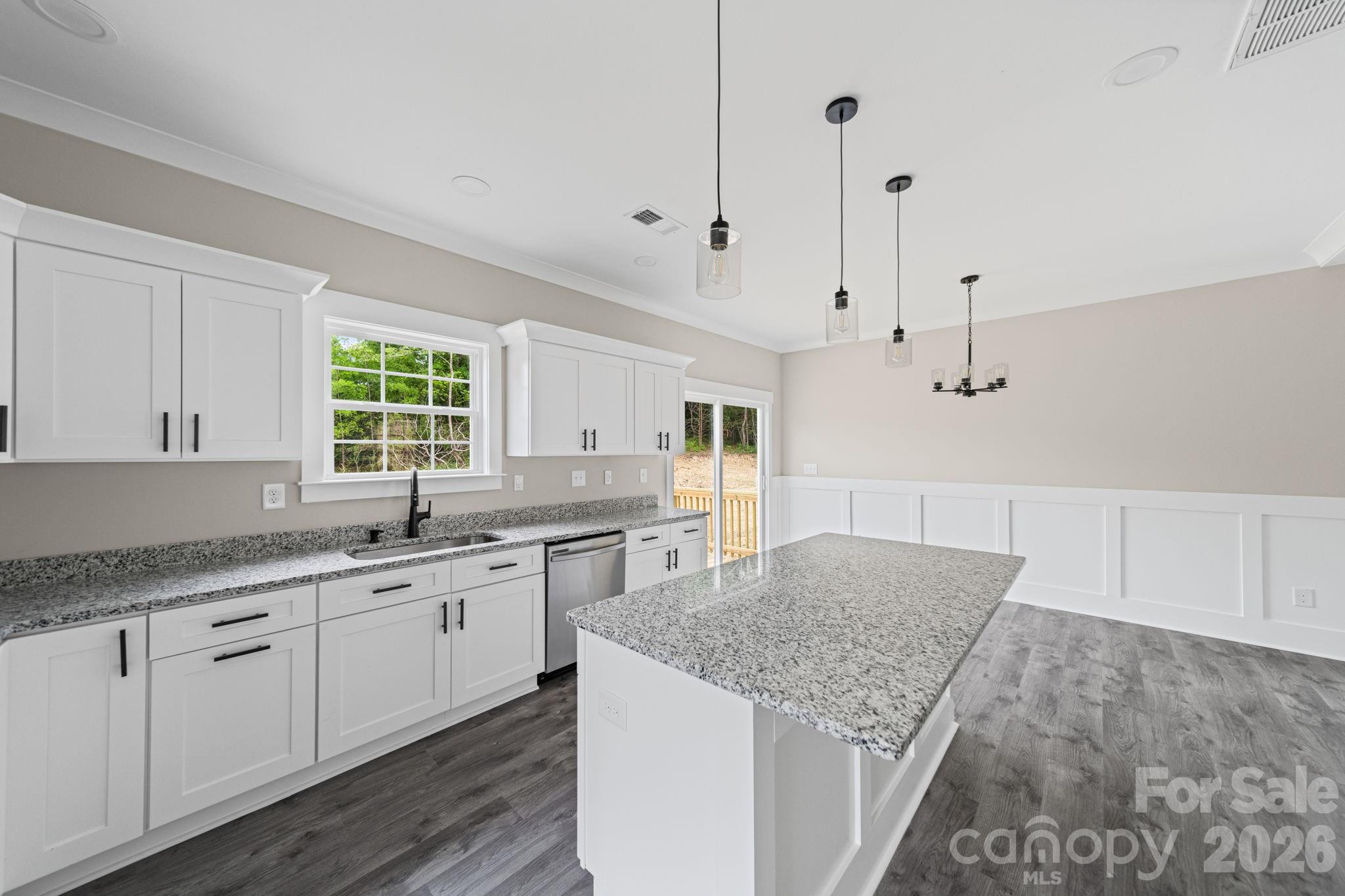 908 Dewey Street Property Photo 11