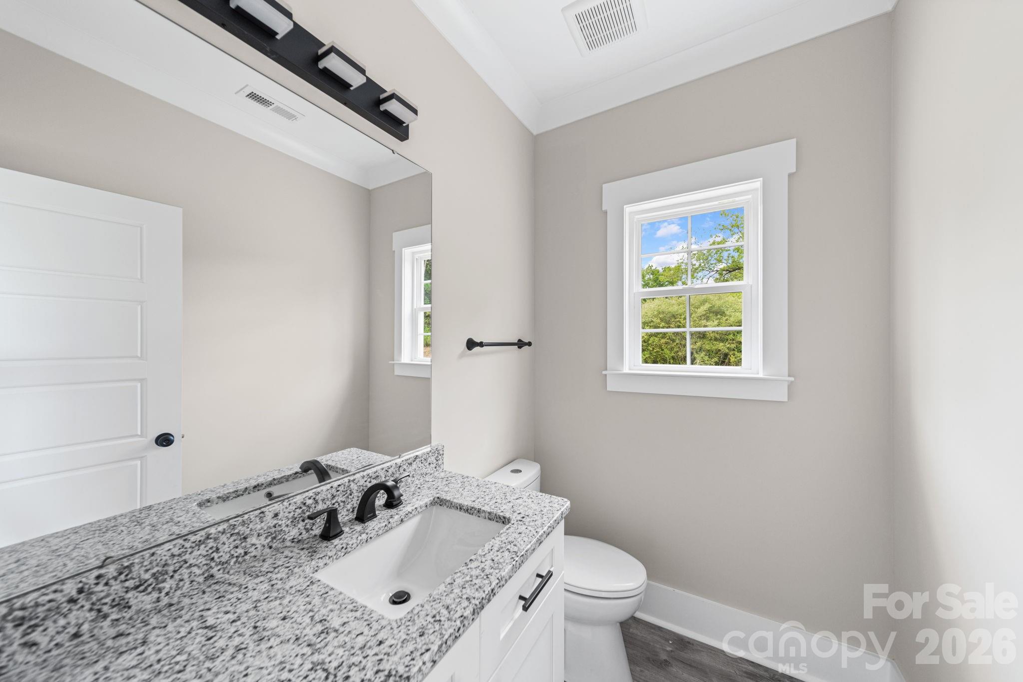 908 Dewey Street Property Photo 12