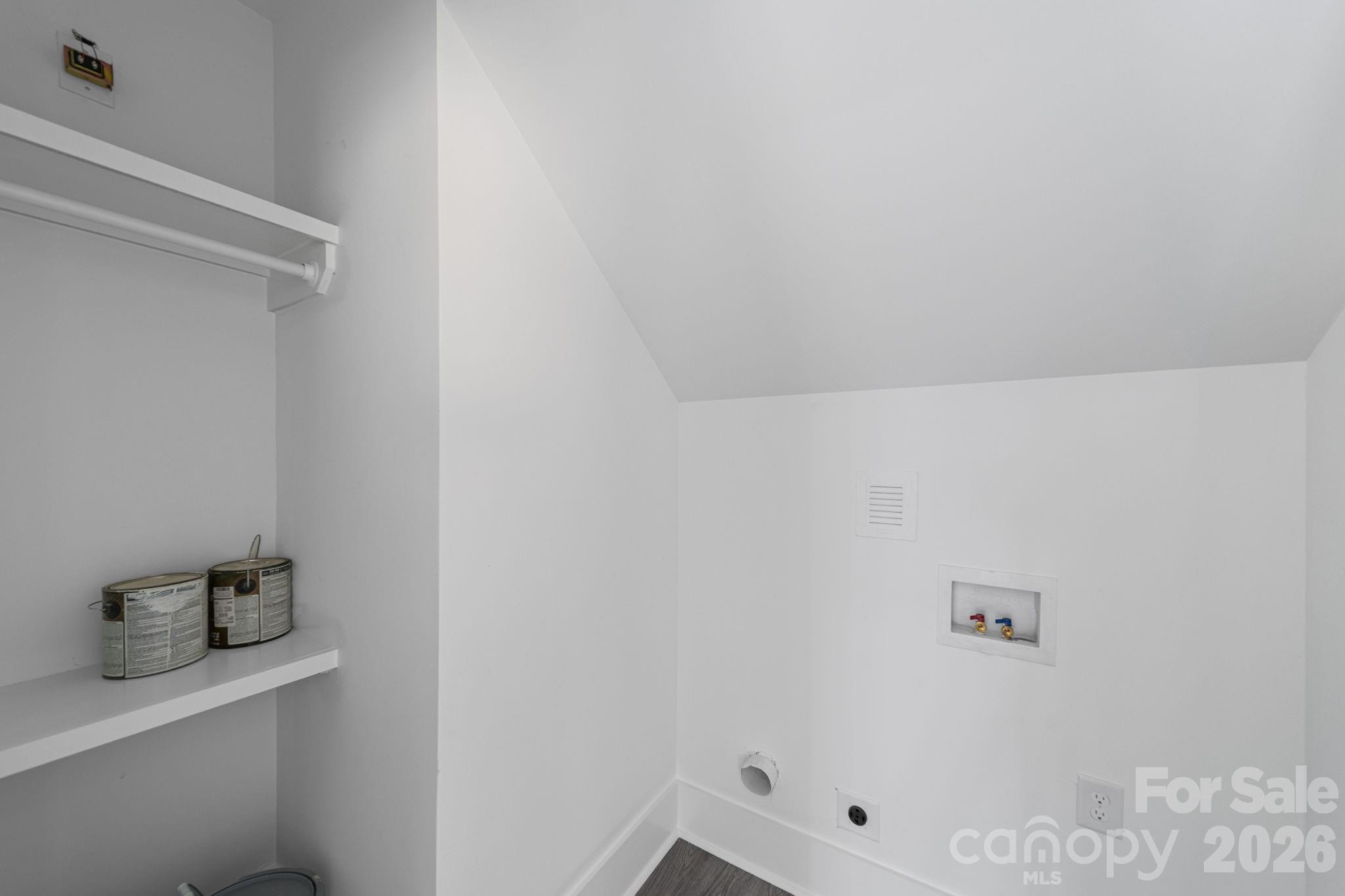 908 Dewey Street Property Photo 13
