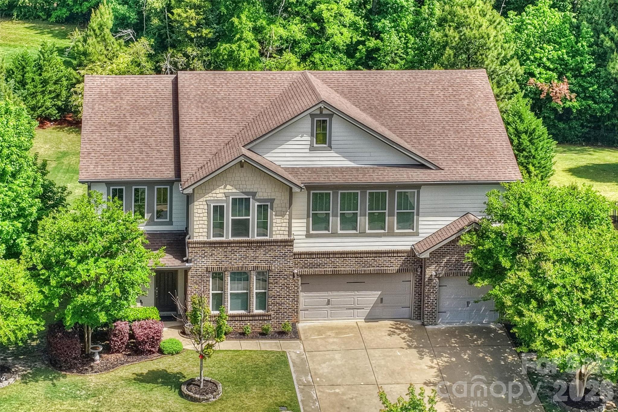 819 Tyne Drive Property Photo 2