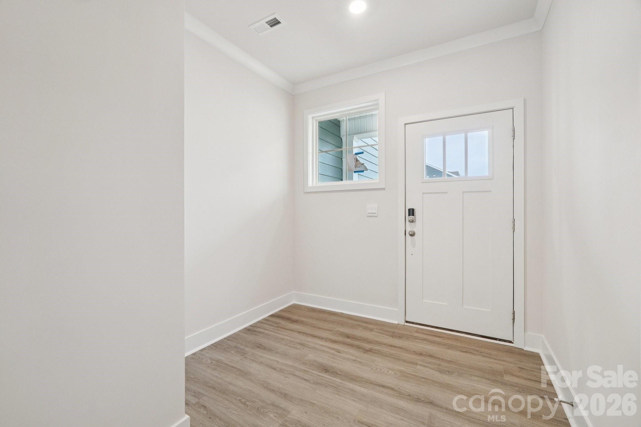 7589 Bainbridge Road Property Photo 2