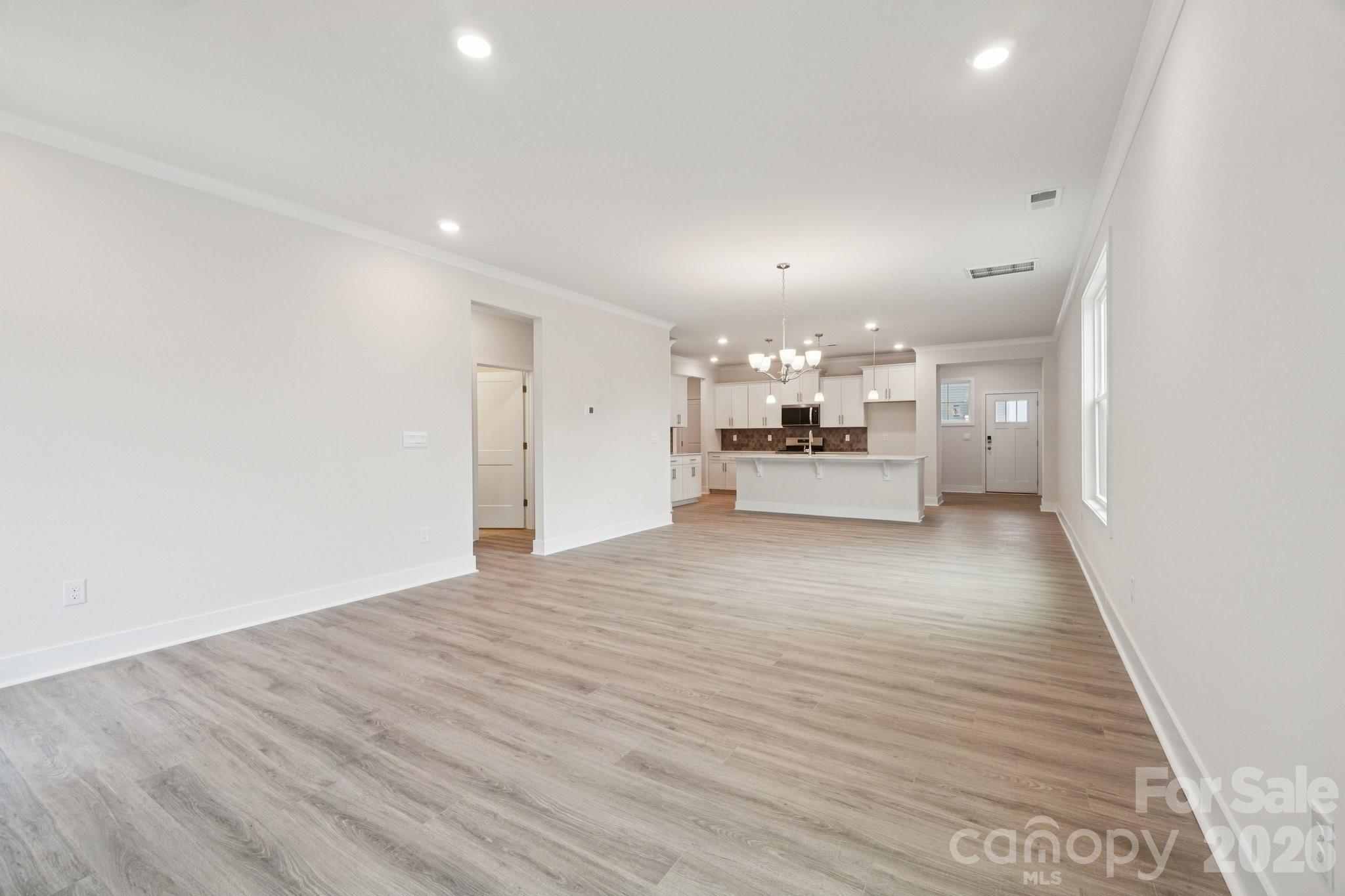 7589 Bainbridge Road Property Photo 8