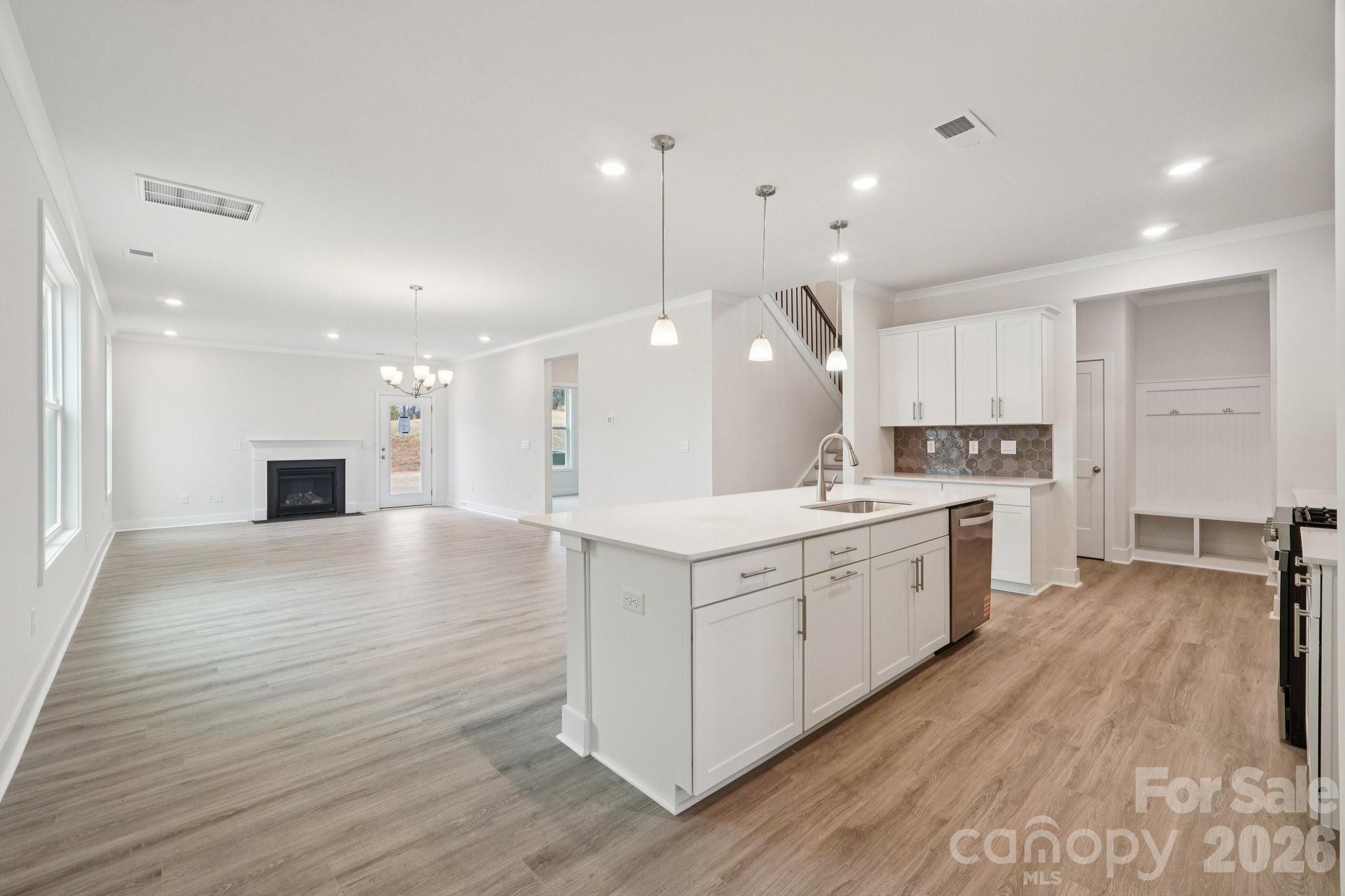 7589 Bainbridge Road Property Photo 10