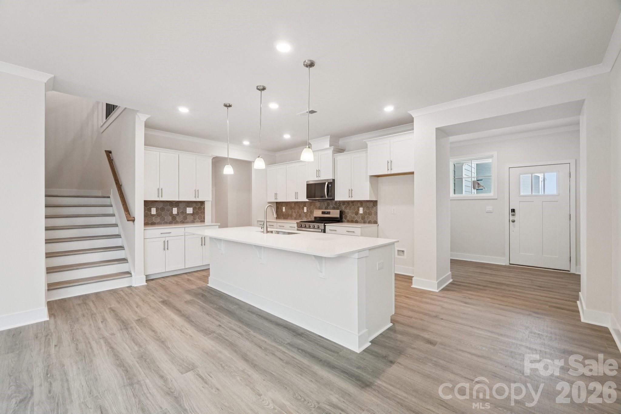7589 Bainbridge Road Property Photo 11
