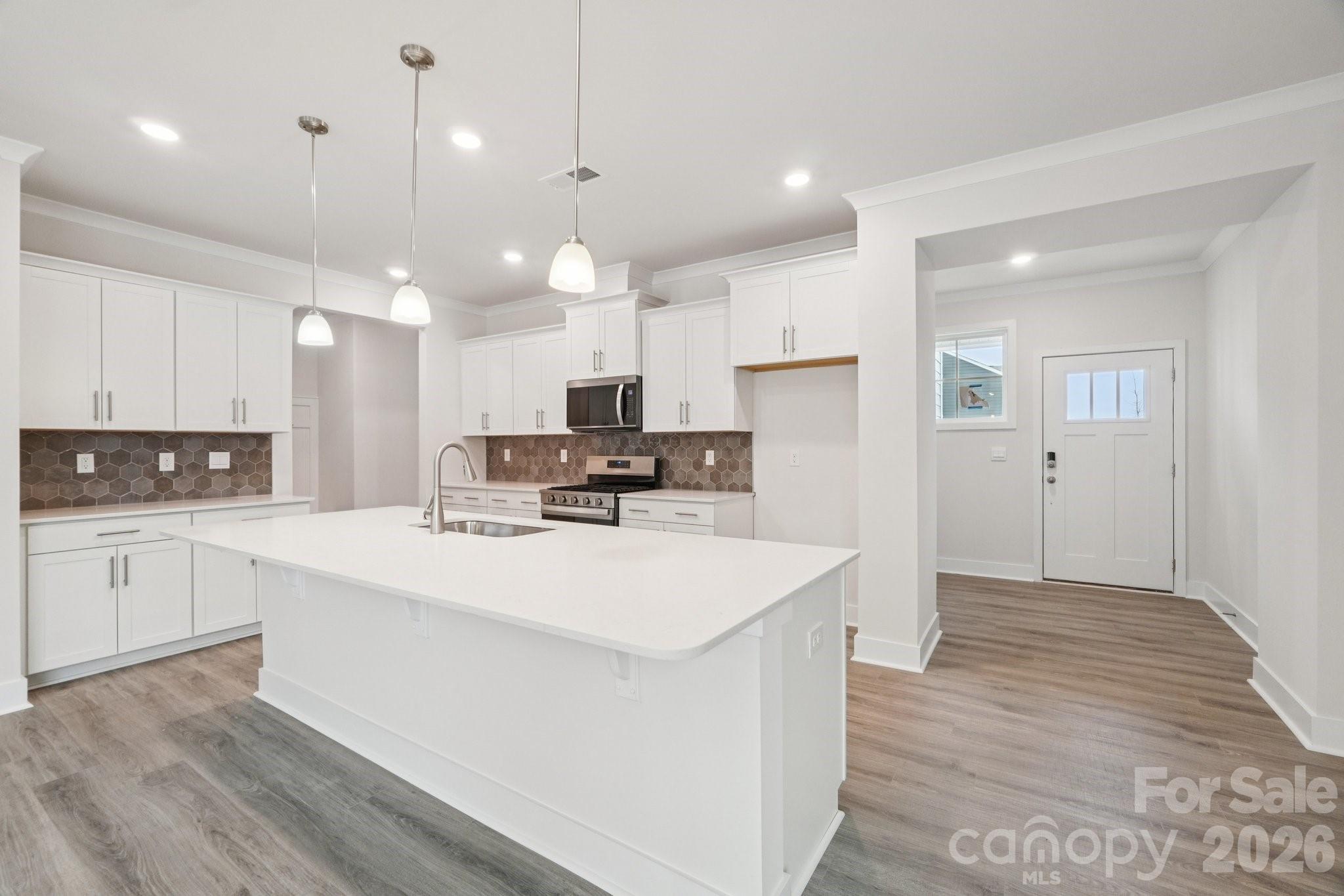 7589 Bainbridge Road Property Photo 12