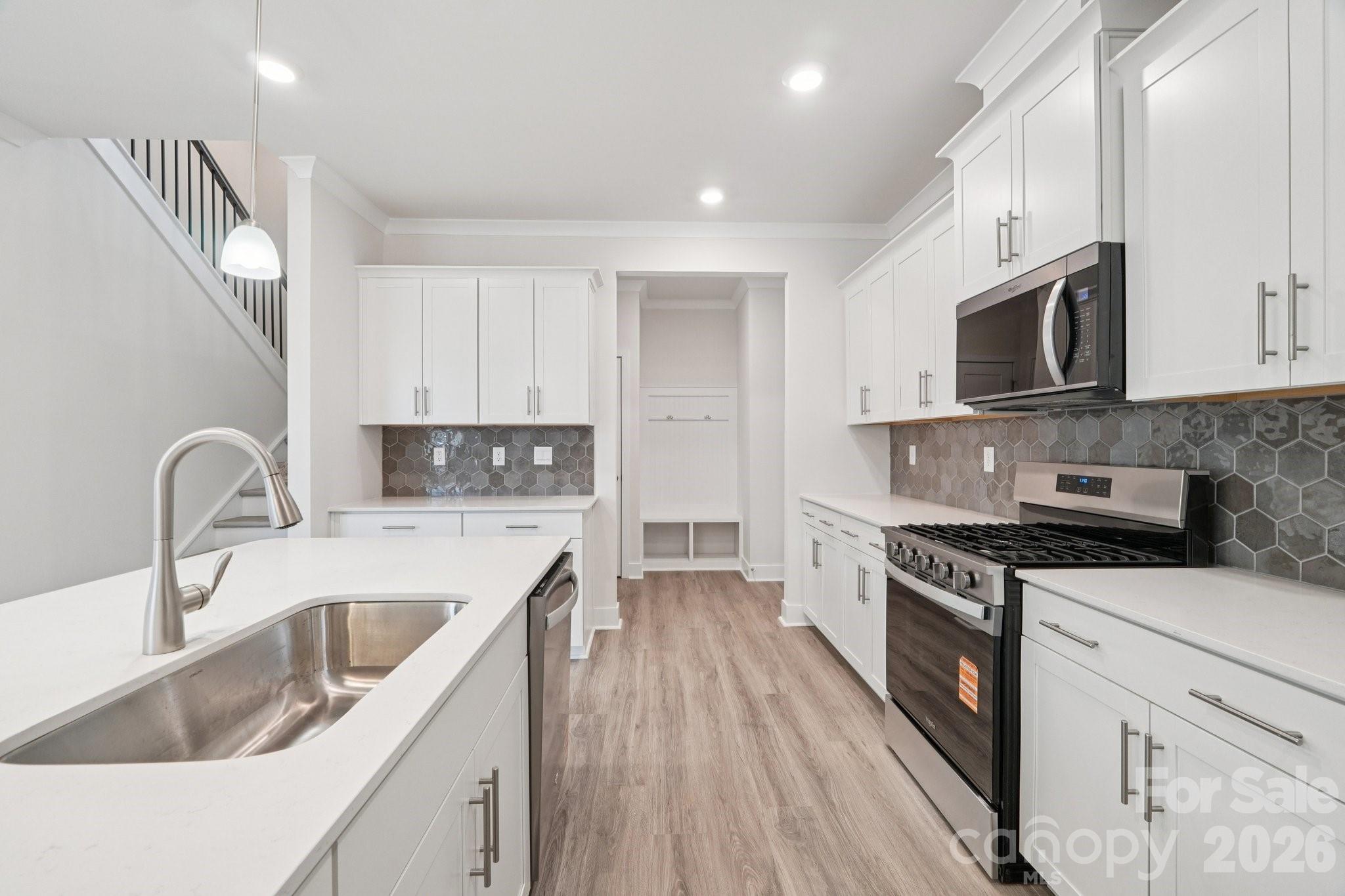 7589 Bainbridge Road Property Photo 13