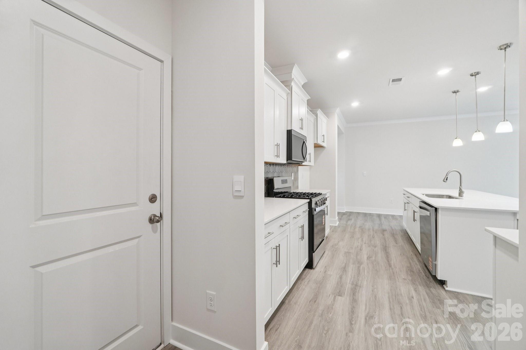 7589 Bainbridge Road Property Photo 15