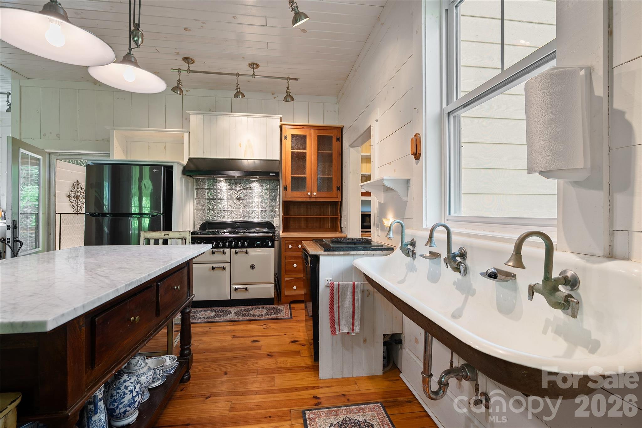 580 Split Pine Cove Property Photo 5