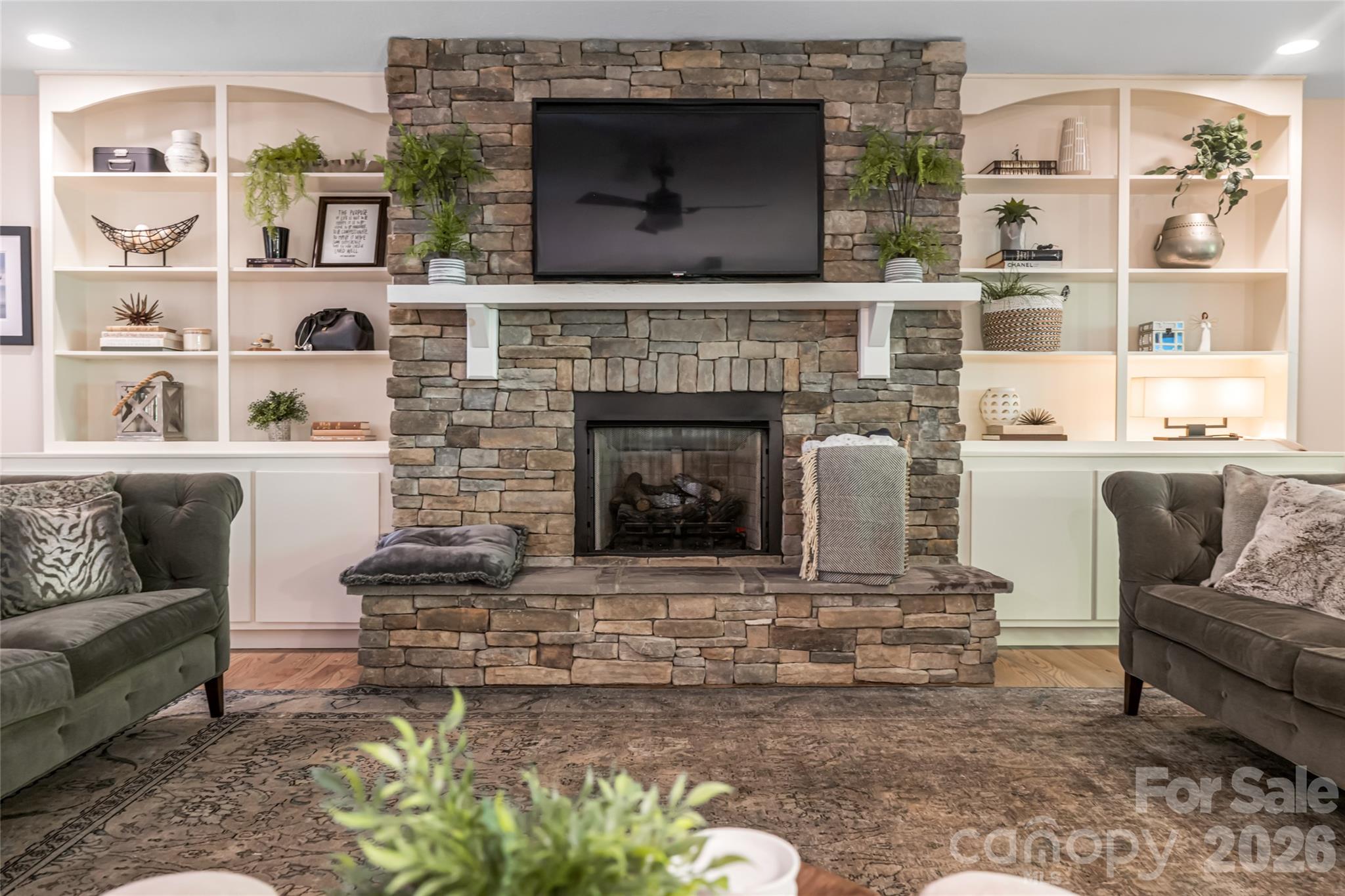 300 White Pine Drive Property Photo 11