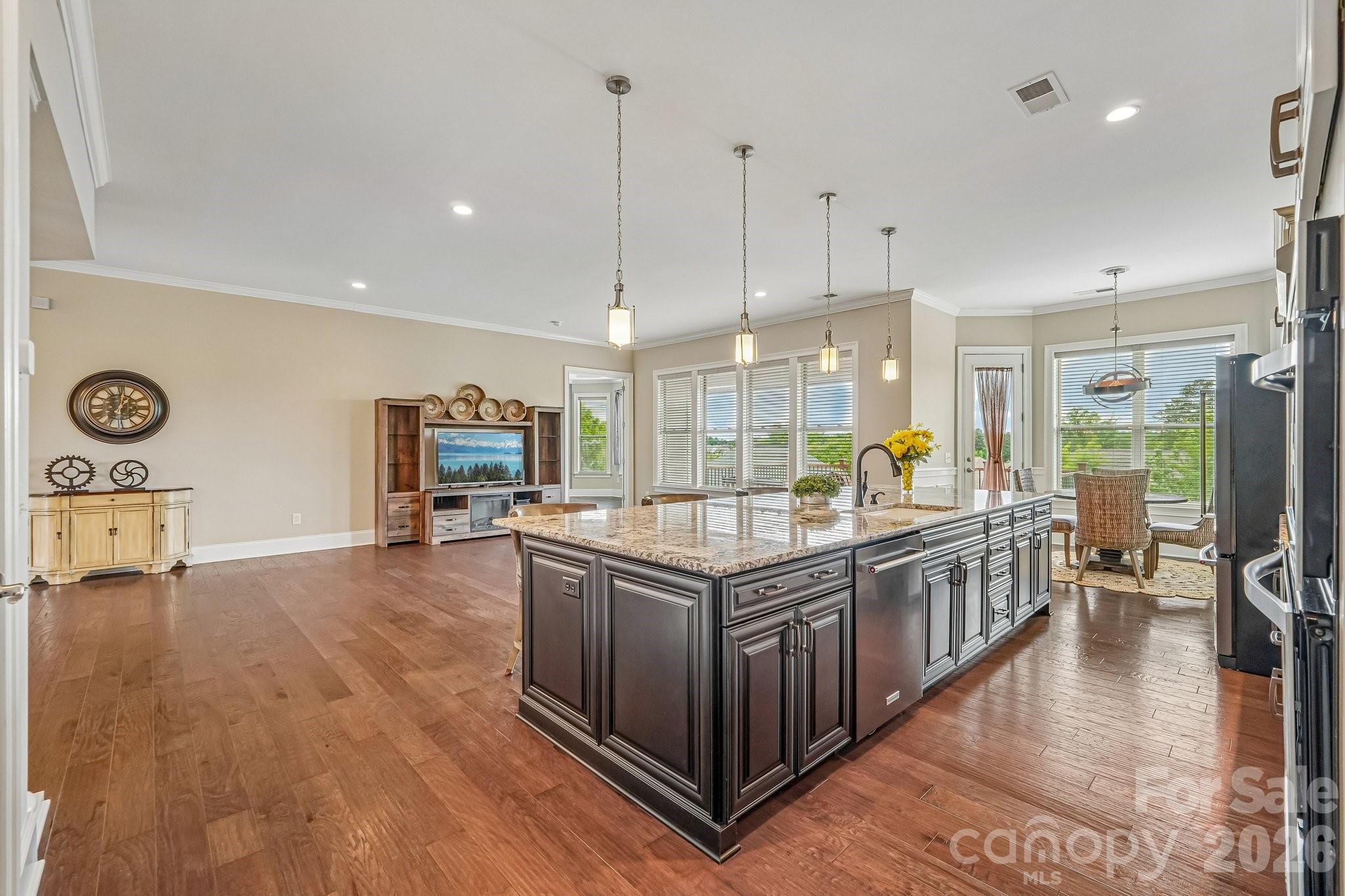 14503 Crest Court Property Photo 12