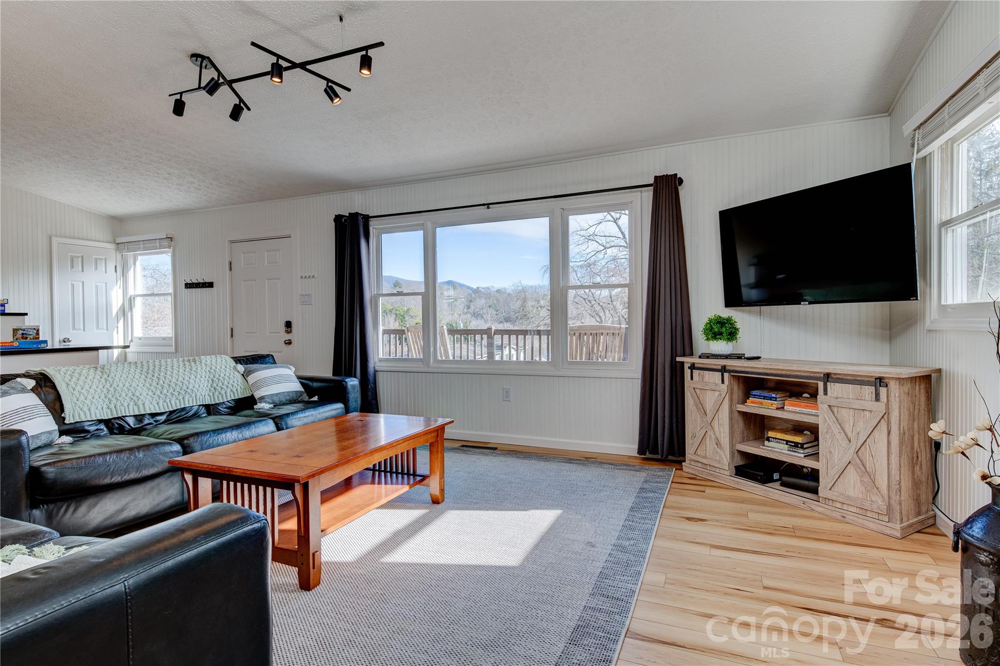 208 Altamahaw Avenue Property Photo 1