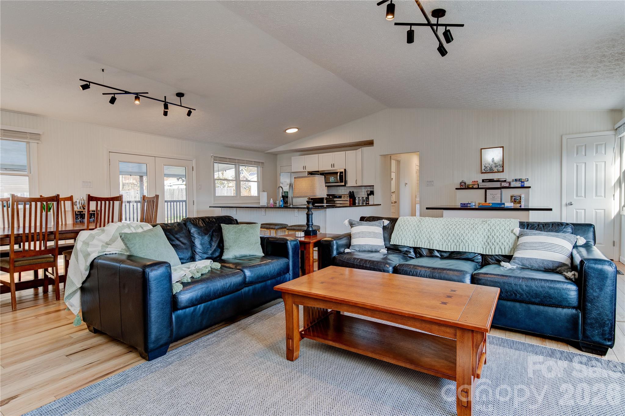 208 Altamahaw Avenue Property Photo 3