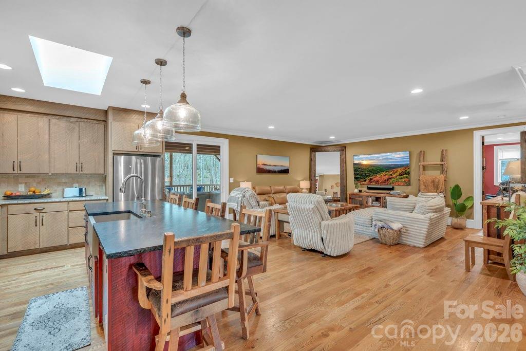 811 Linhigh Drive Property Photo 14
