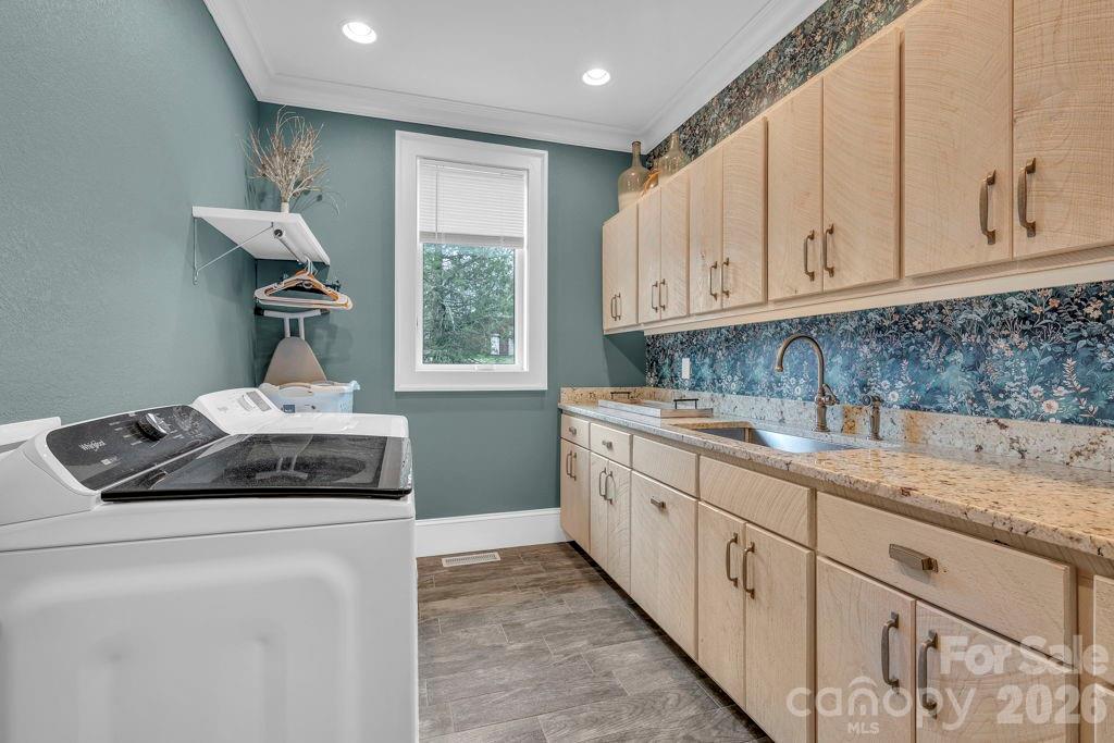 811 Linhigh Drive Property Photo 25