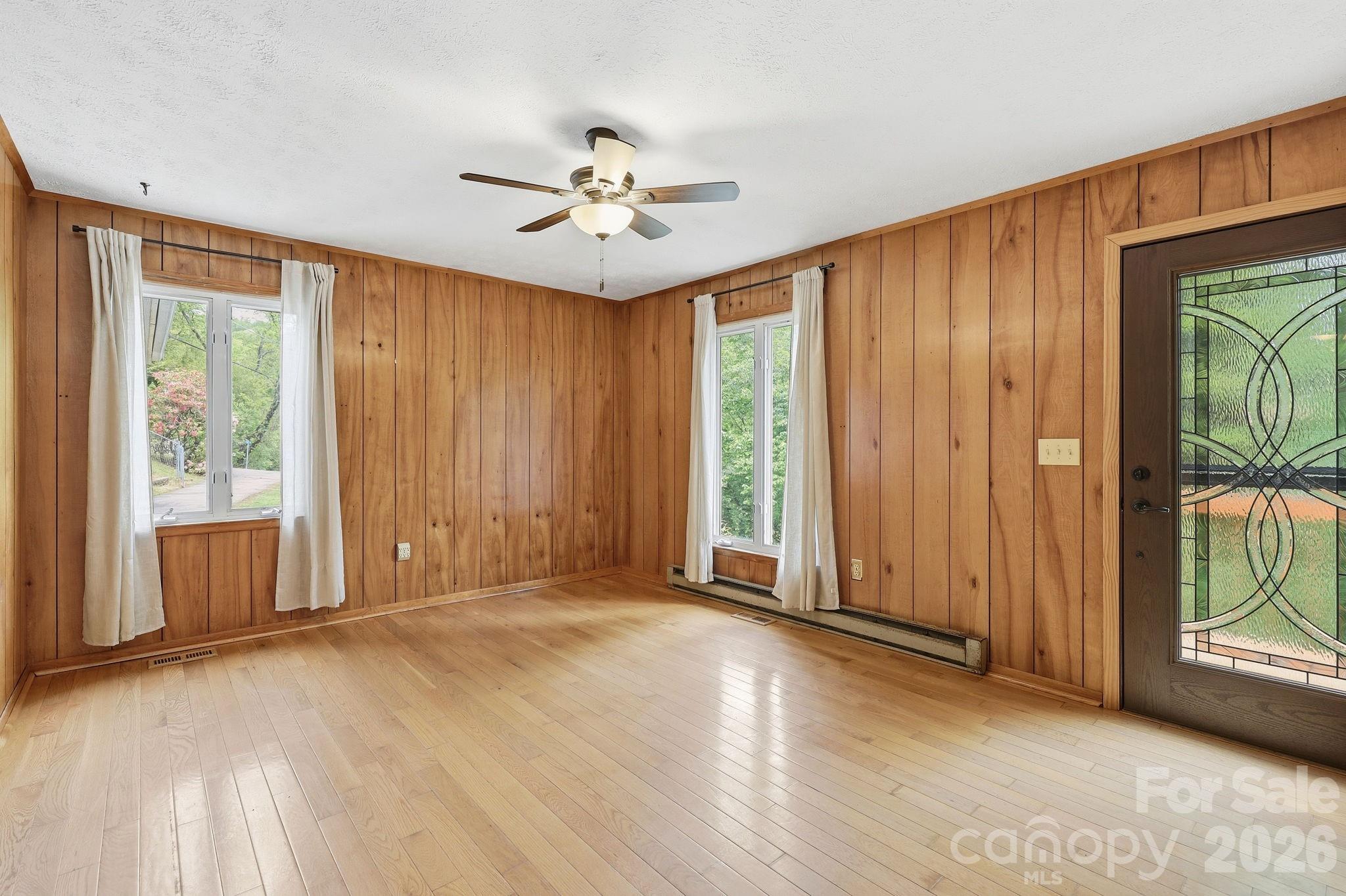 959 Oakmont Drive Property Photo 2