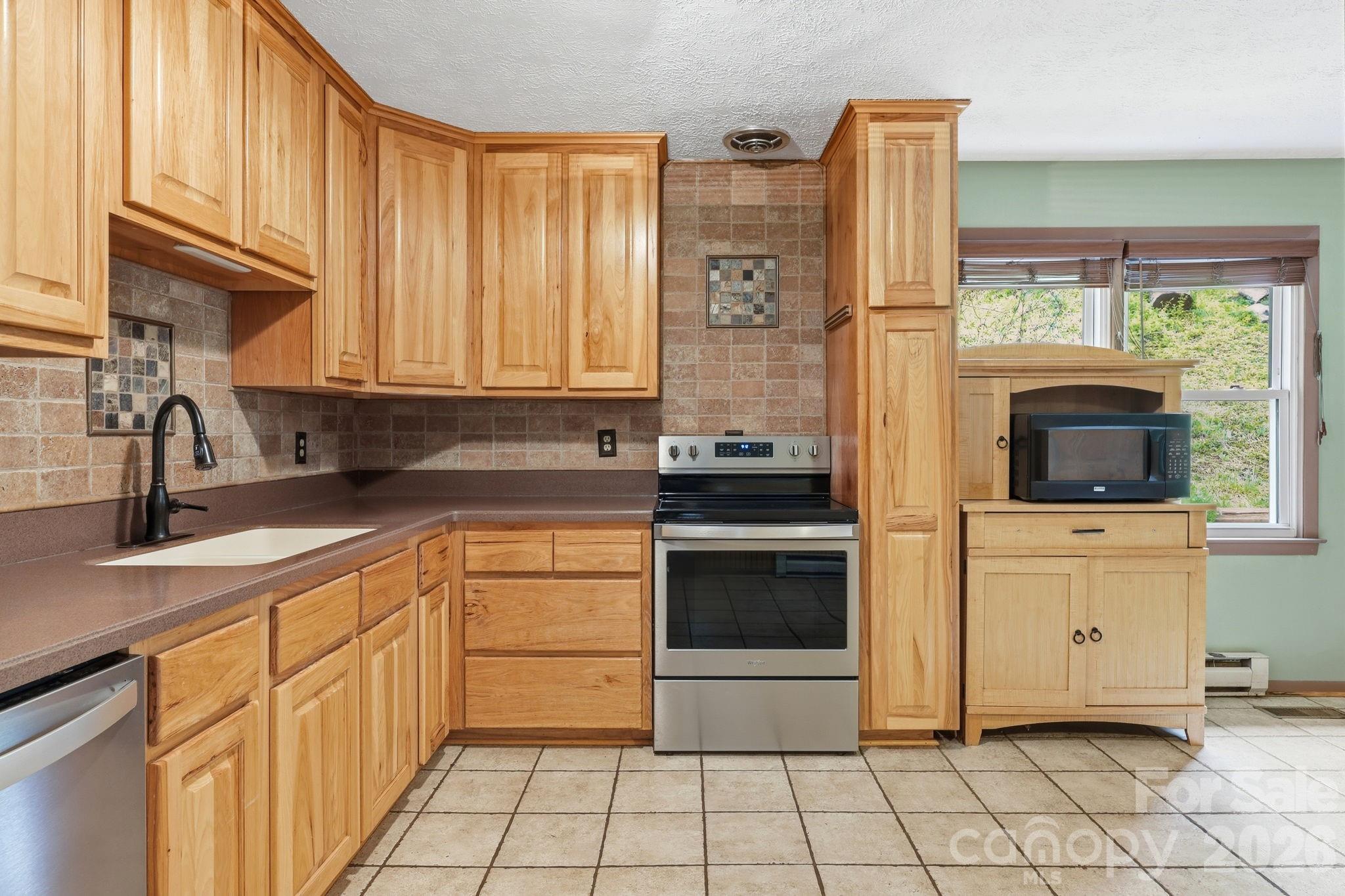 959 Oakmont Drive Property Photo 7