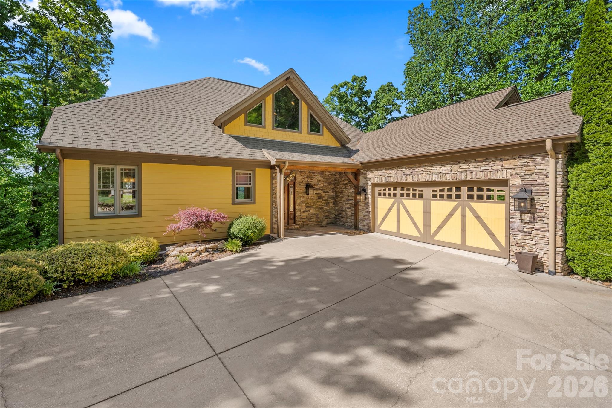 556 High Pines Loop Property Photo 2