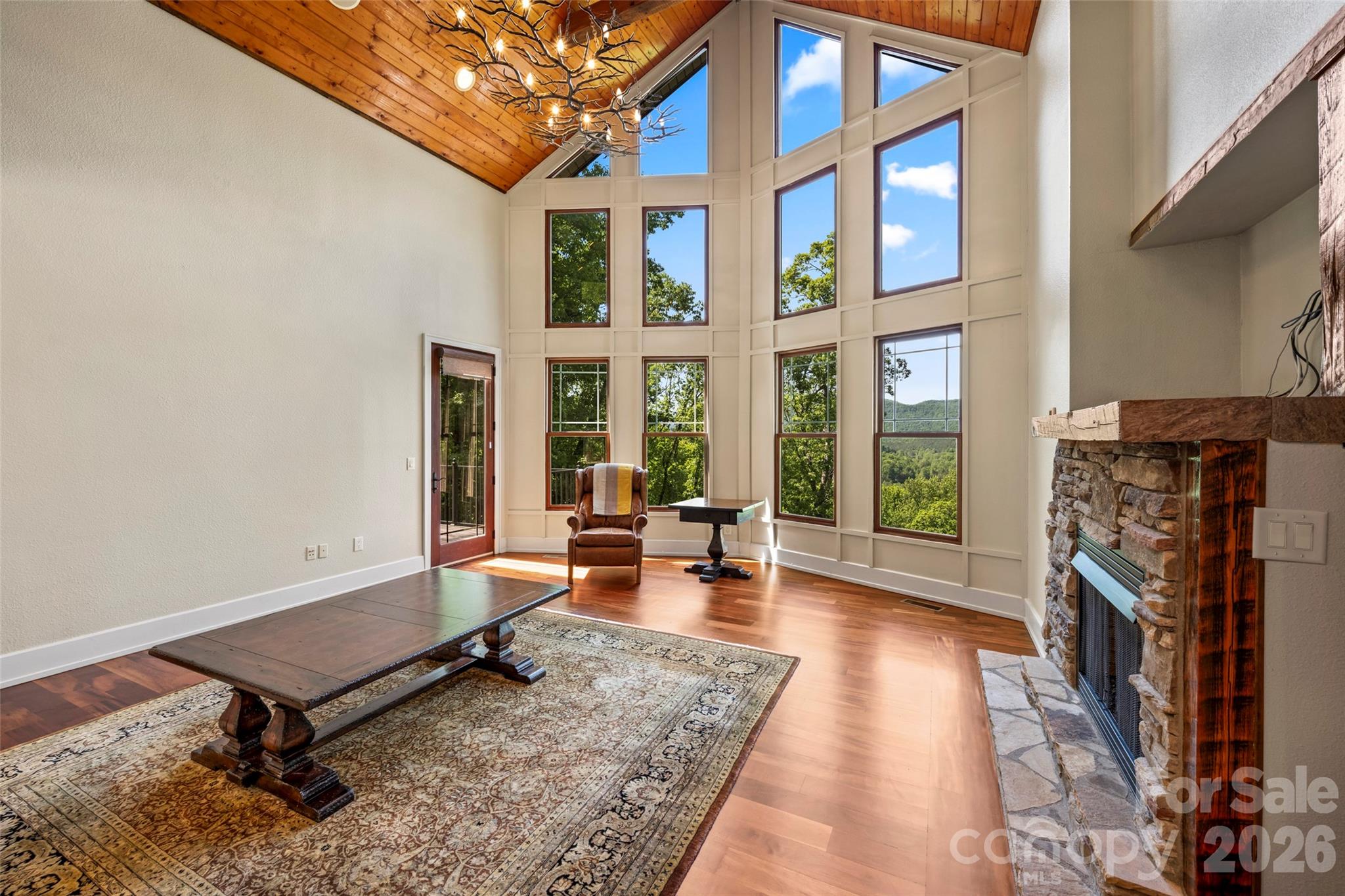 556 High Pines Loop Property Photo 4