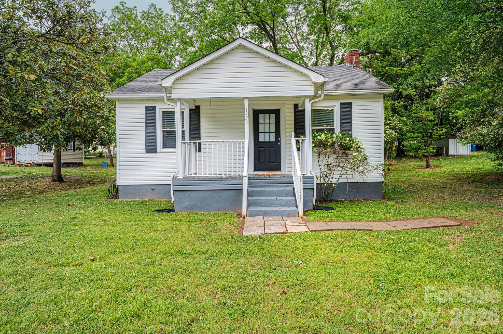 1725 8th Avenue Property Photo 2
