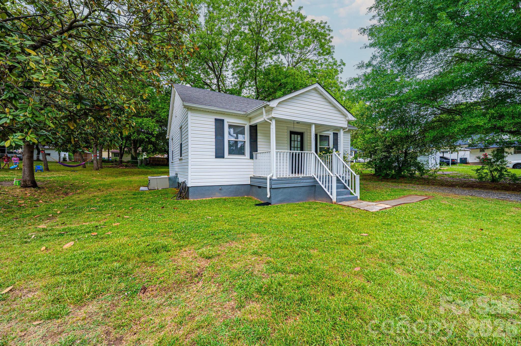 1725 8th Avenue Property Photo 3