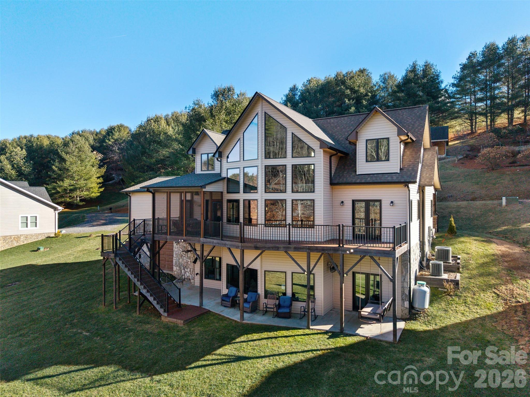446 Green Meadows Drive Property Photo 1