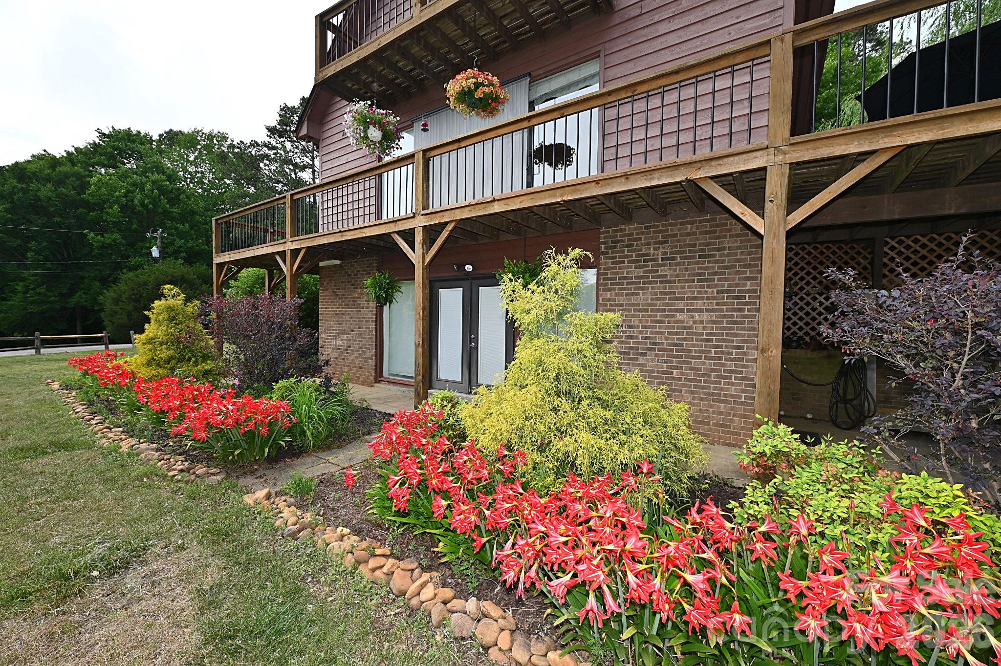 86 King Arthurs Court Property Photo 4