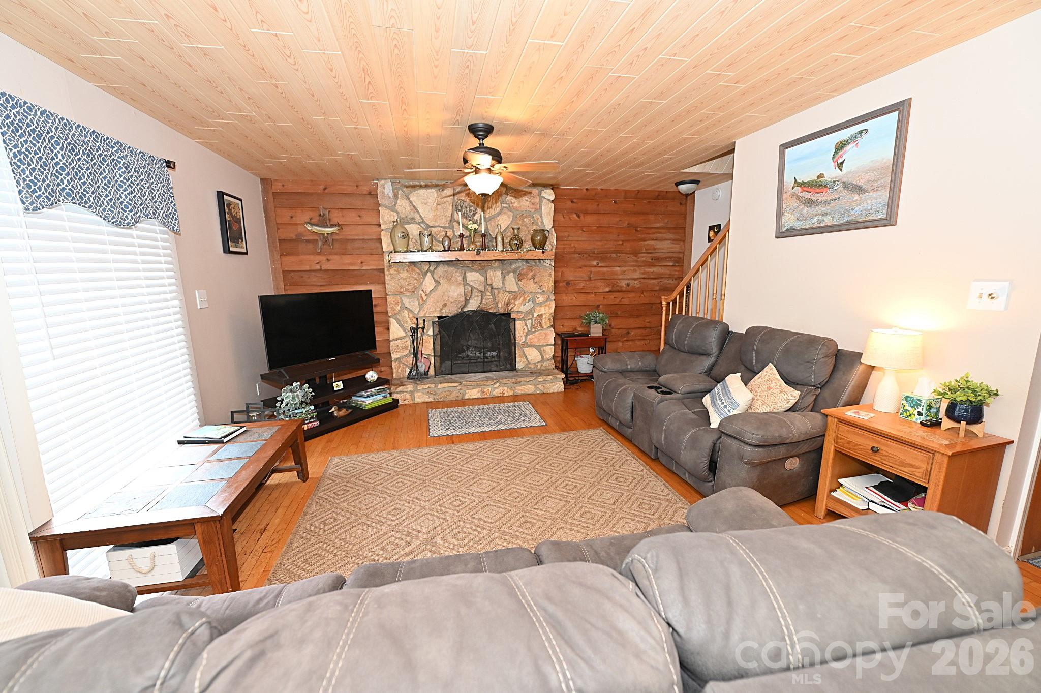 86 King Arthurs Court Property Photo 9