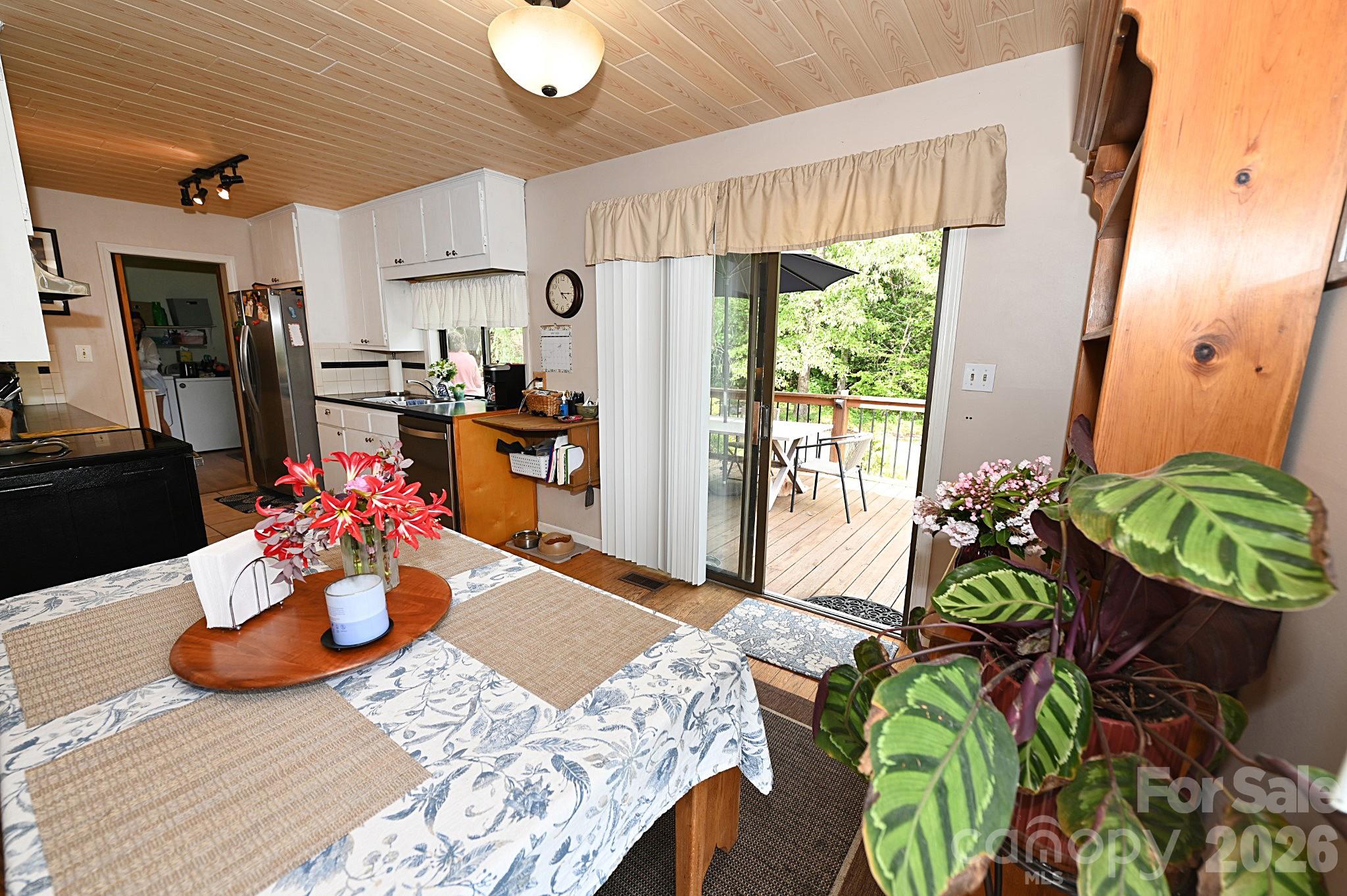 86 King Arthurs Court Property Photo 13