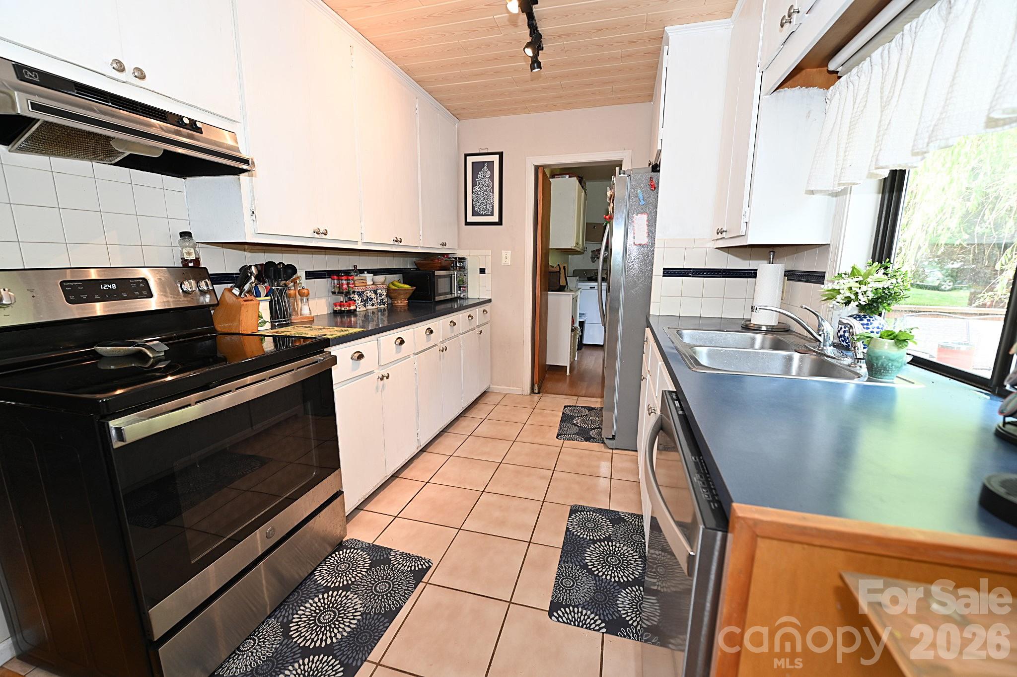 86 King Arthurs Court Property Photo 14