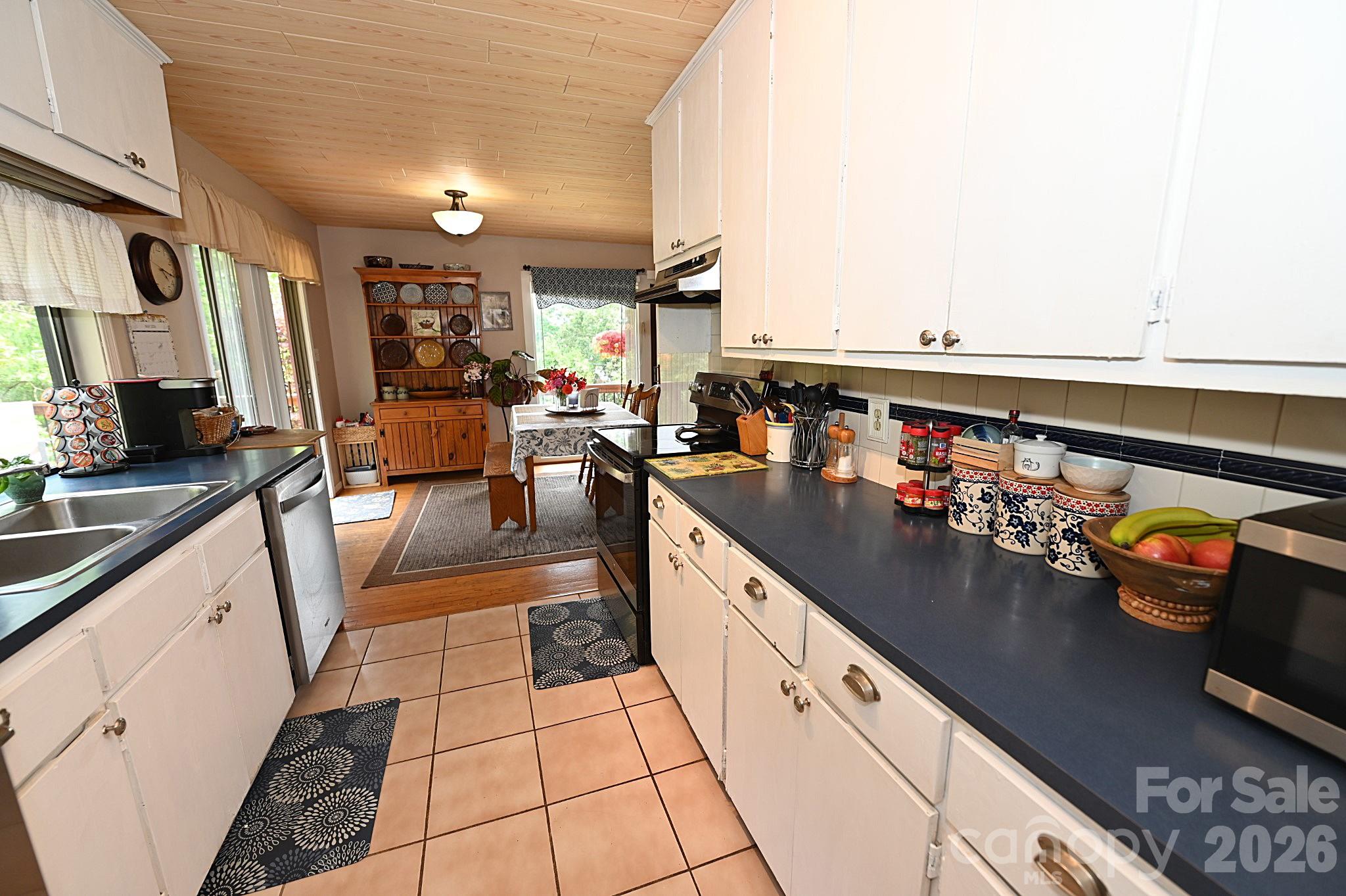86 King Arthurs Court Property Photo 15