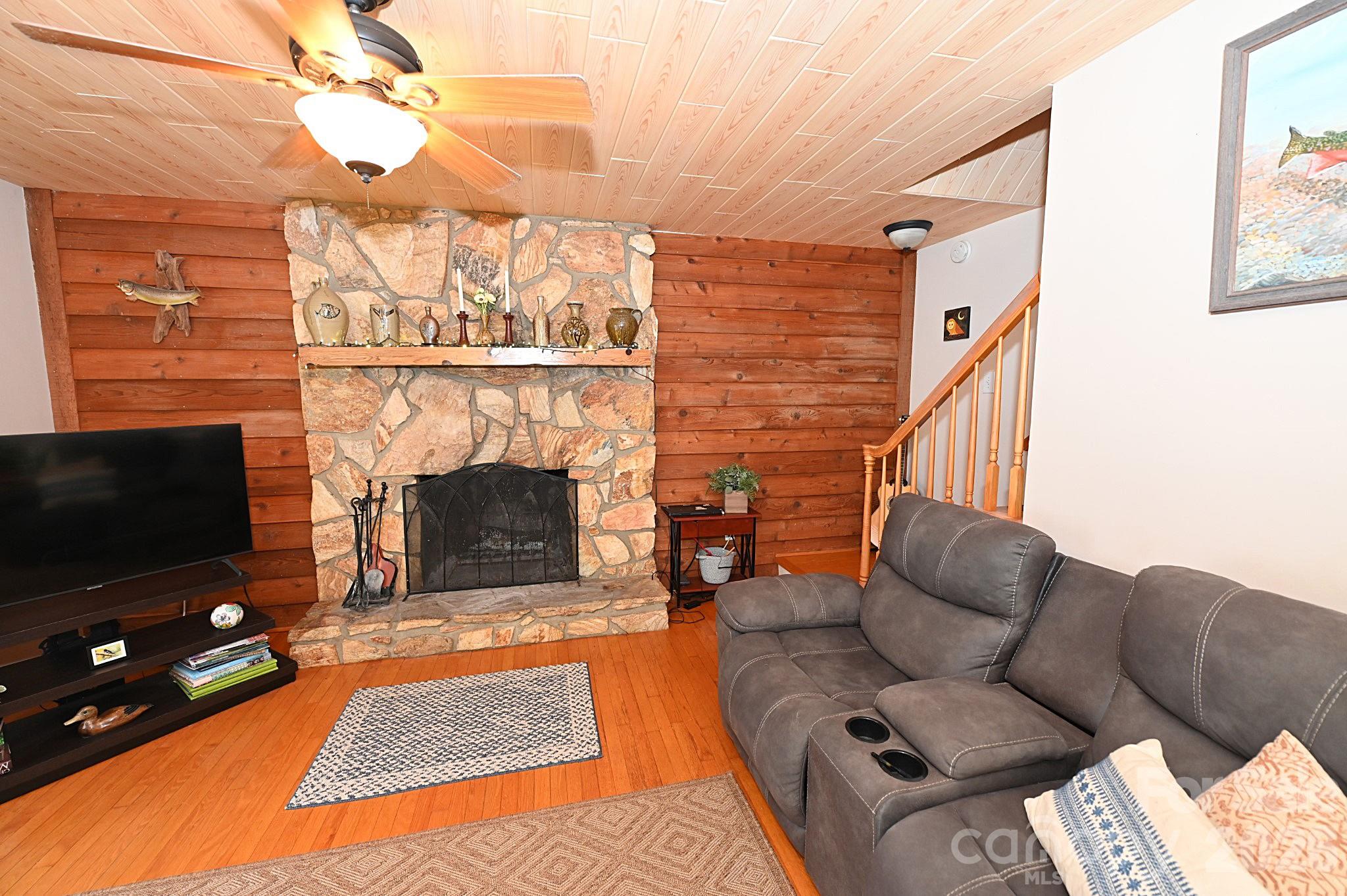 86 King Arthurs Court Property Photo 41