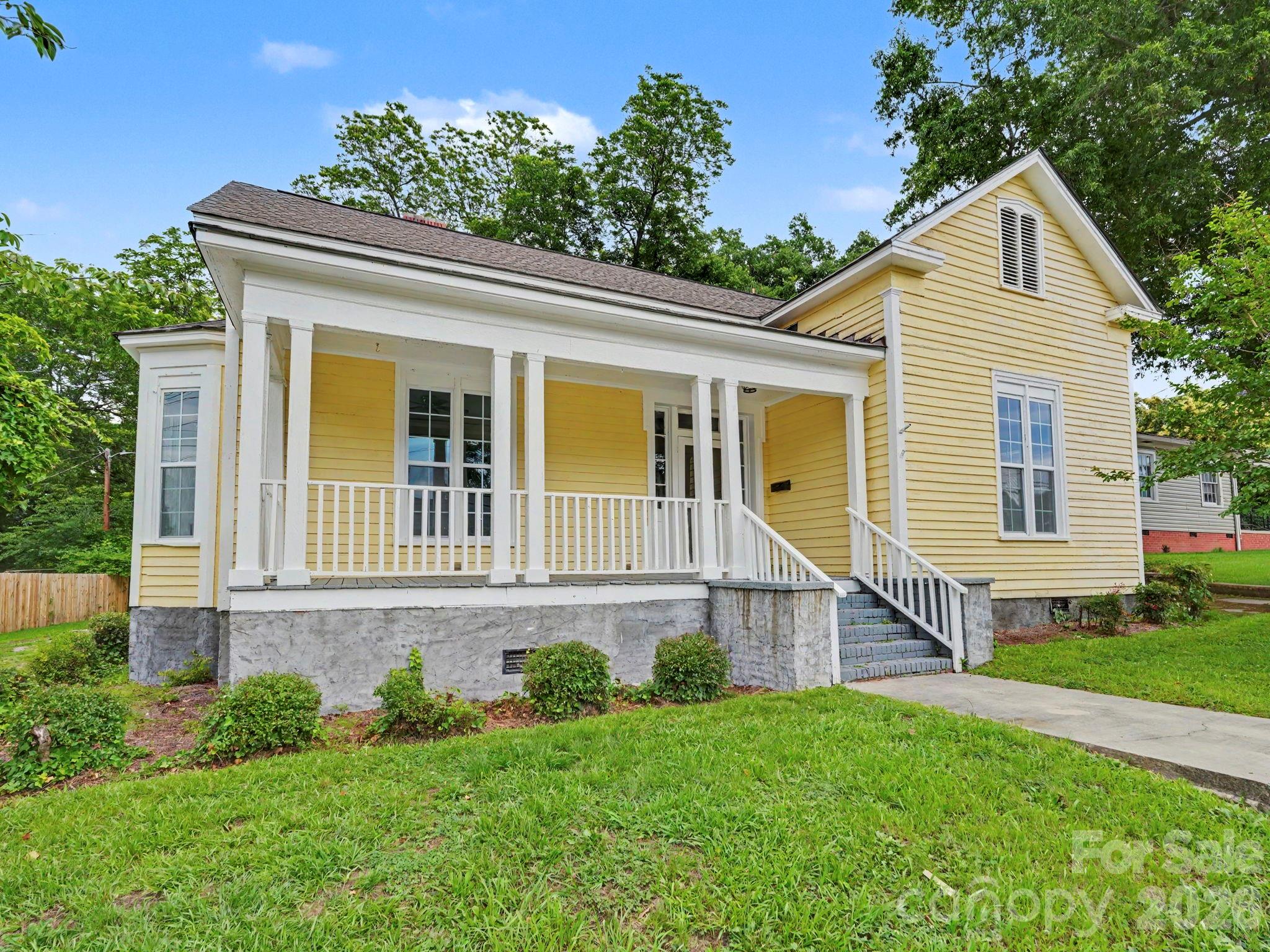 305 N White Street Property Photo 1