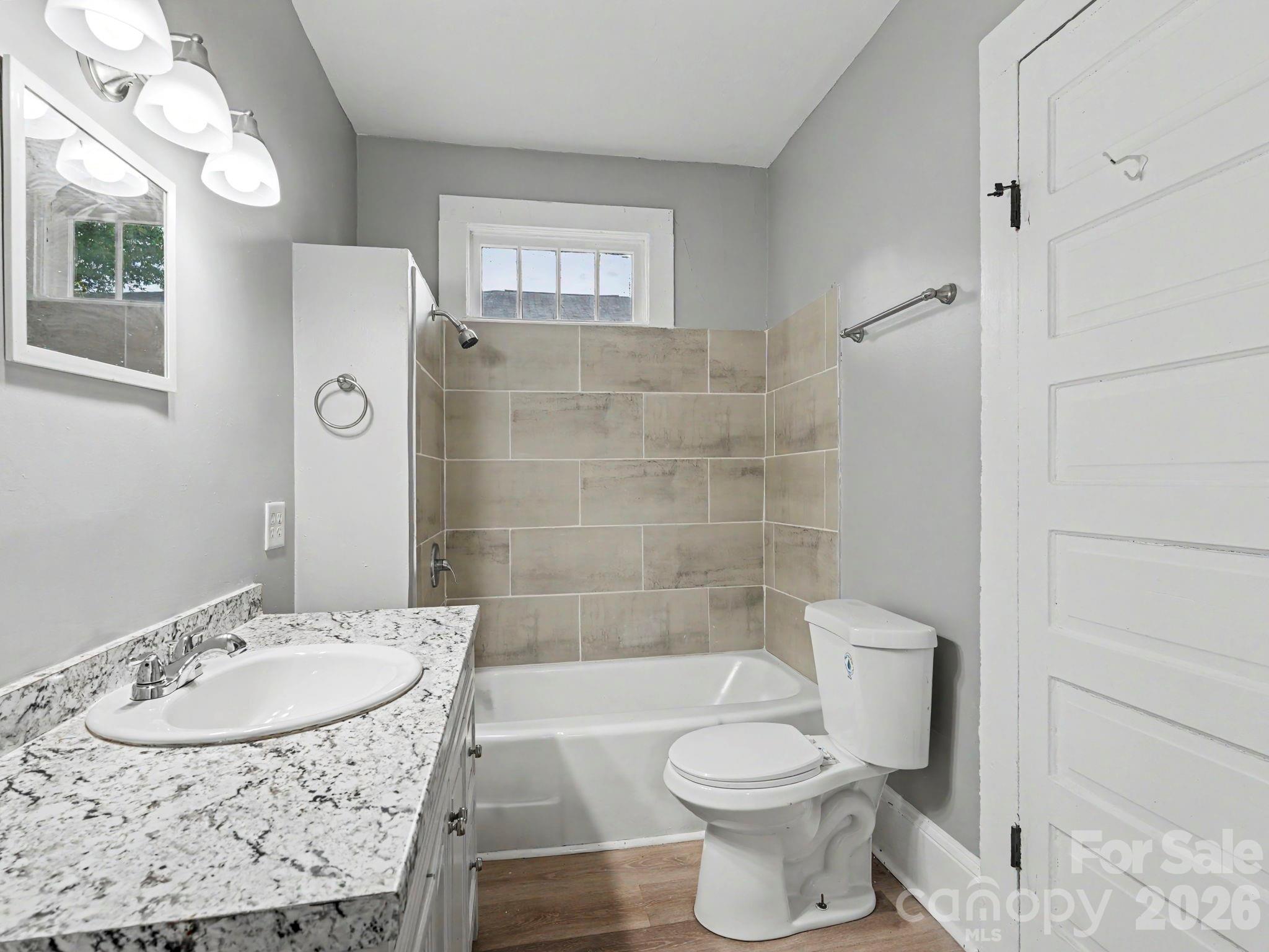 305 N White Street Property Photo 3