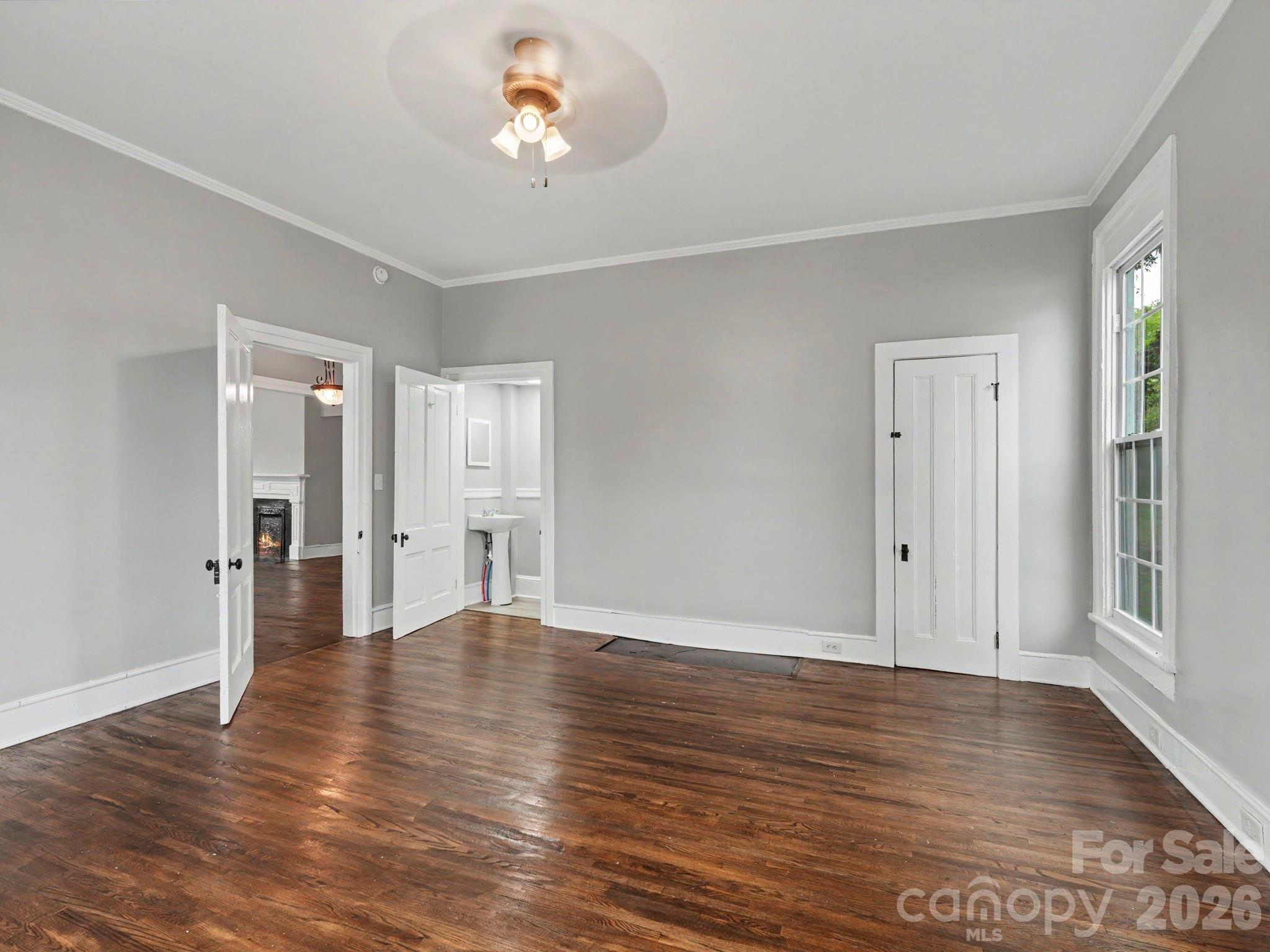 305 N White Street Property Photo 11
