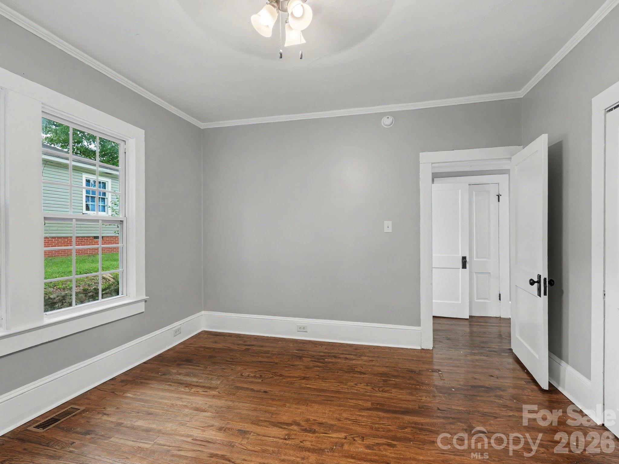 305 N White Street Property Photo 32