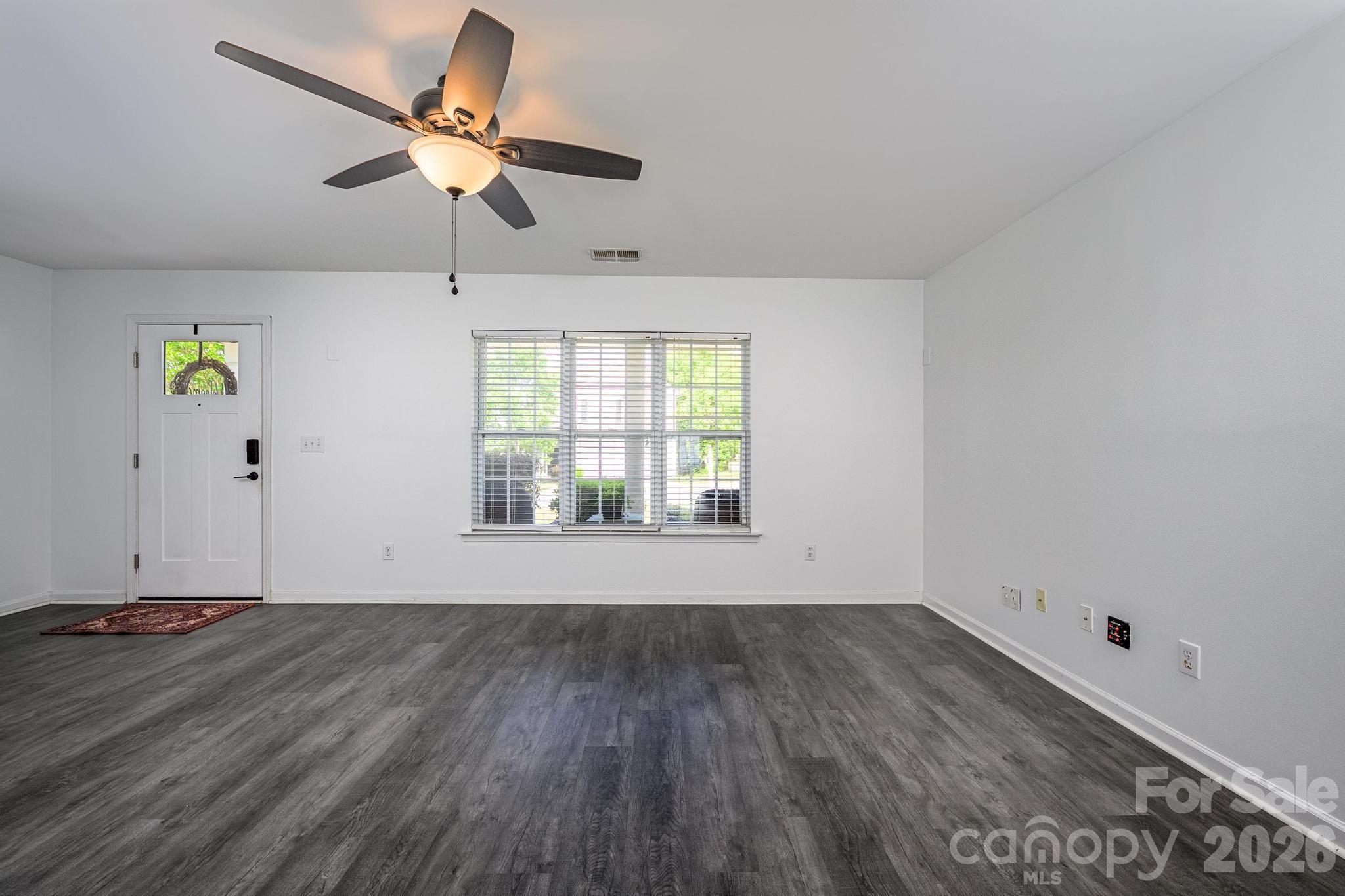 10809 Traders Court Property Photo 6