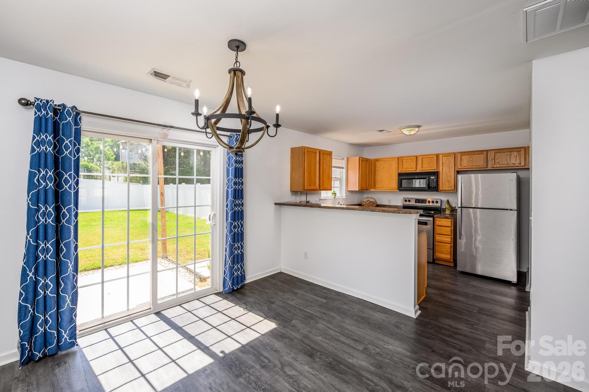 10809 Traders Court Property Photo 10
