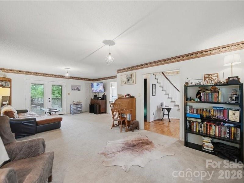 6 Woodland Circle Property Photo 12