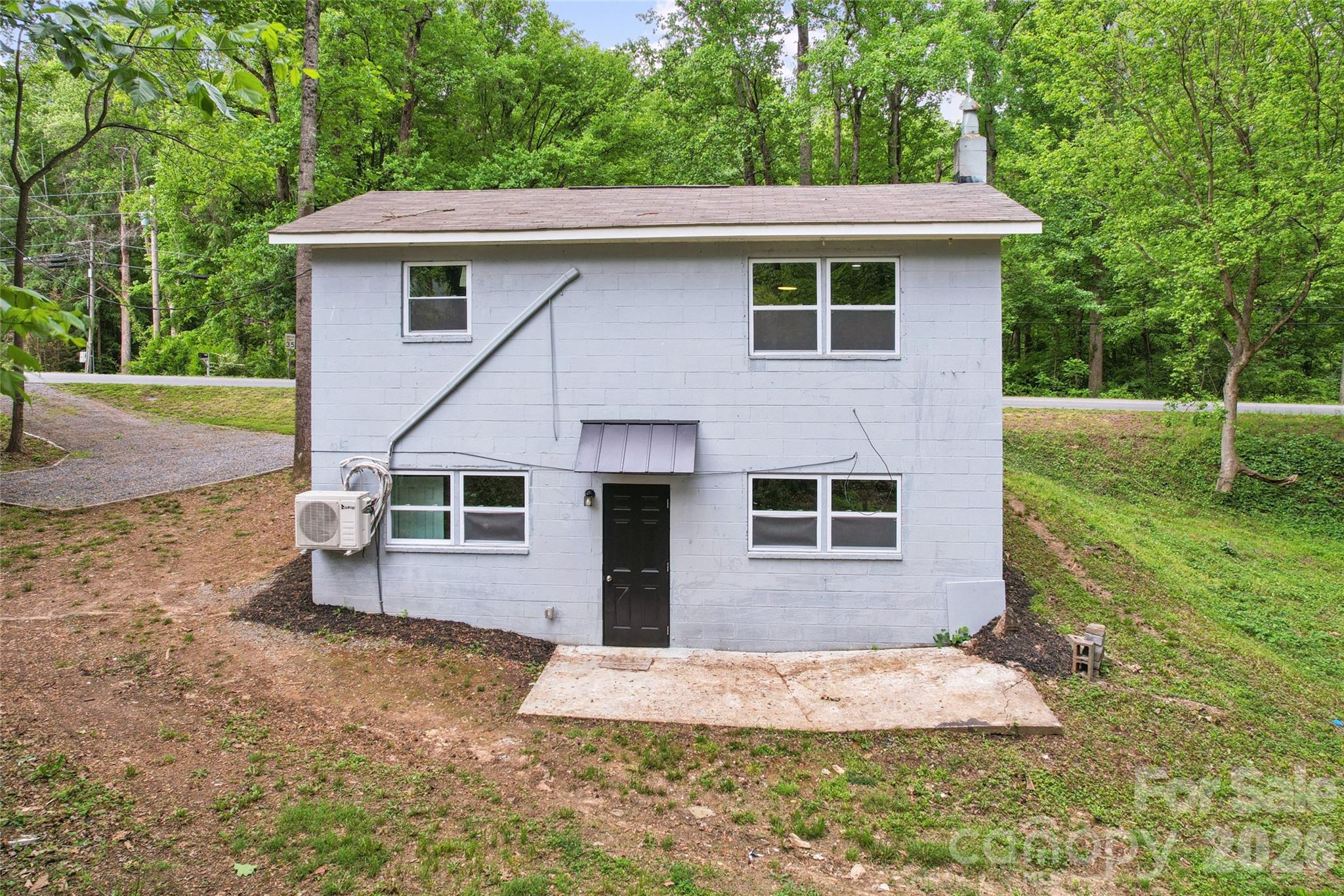 1014 N Mountain Street Property Photo 2