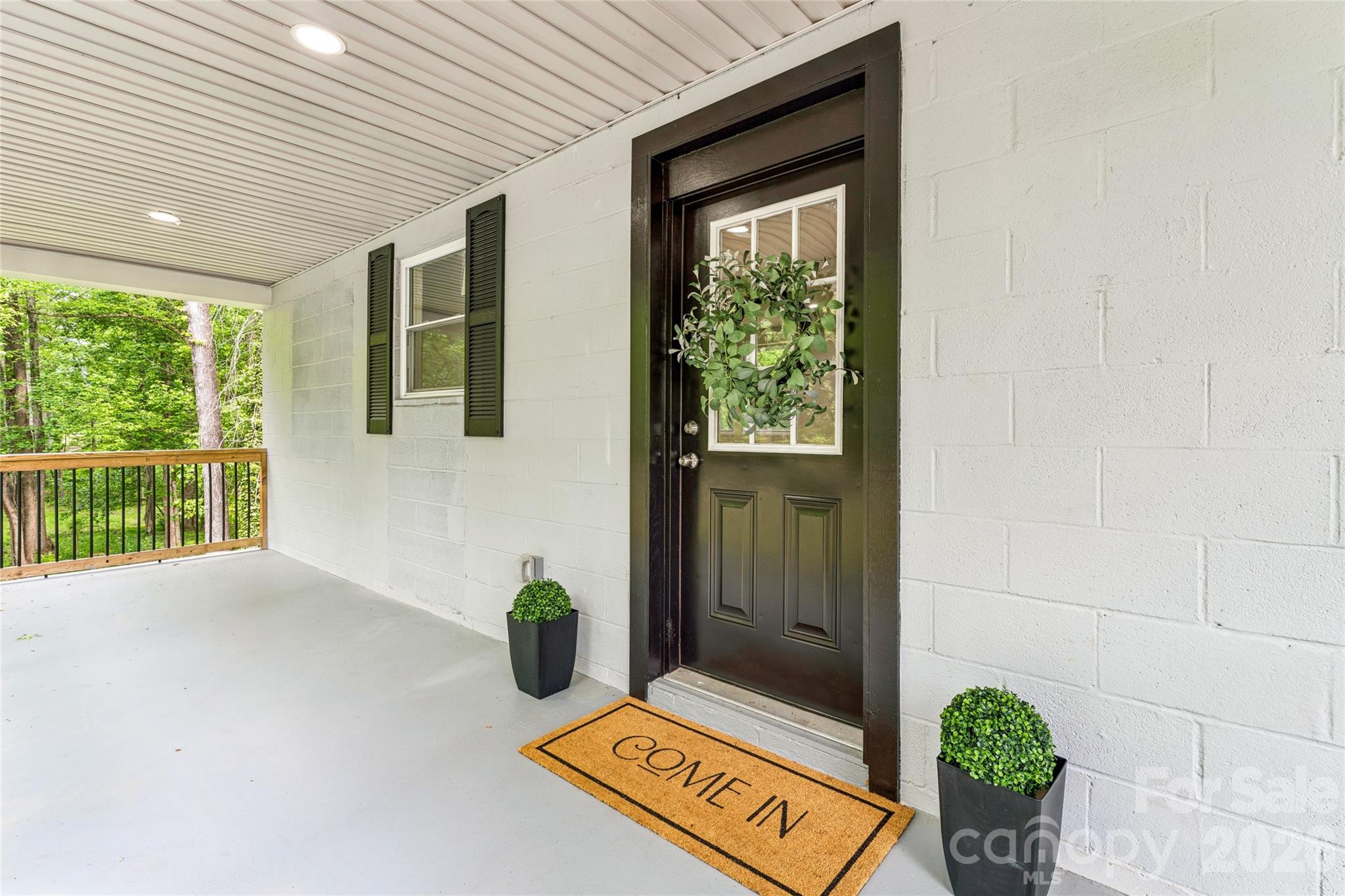 1014 N Mountain Street Property Photo 3