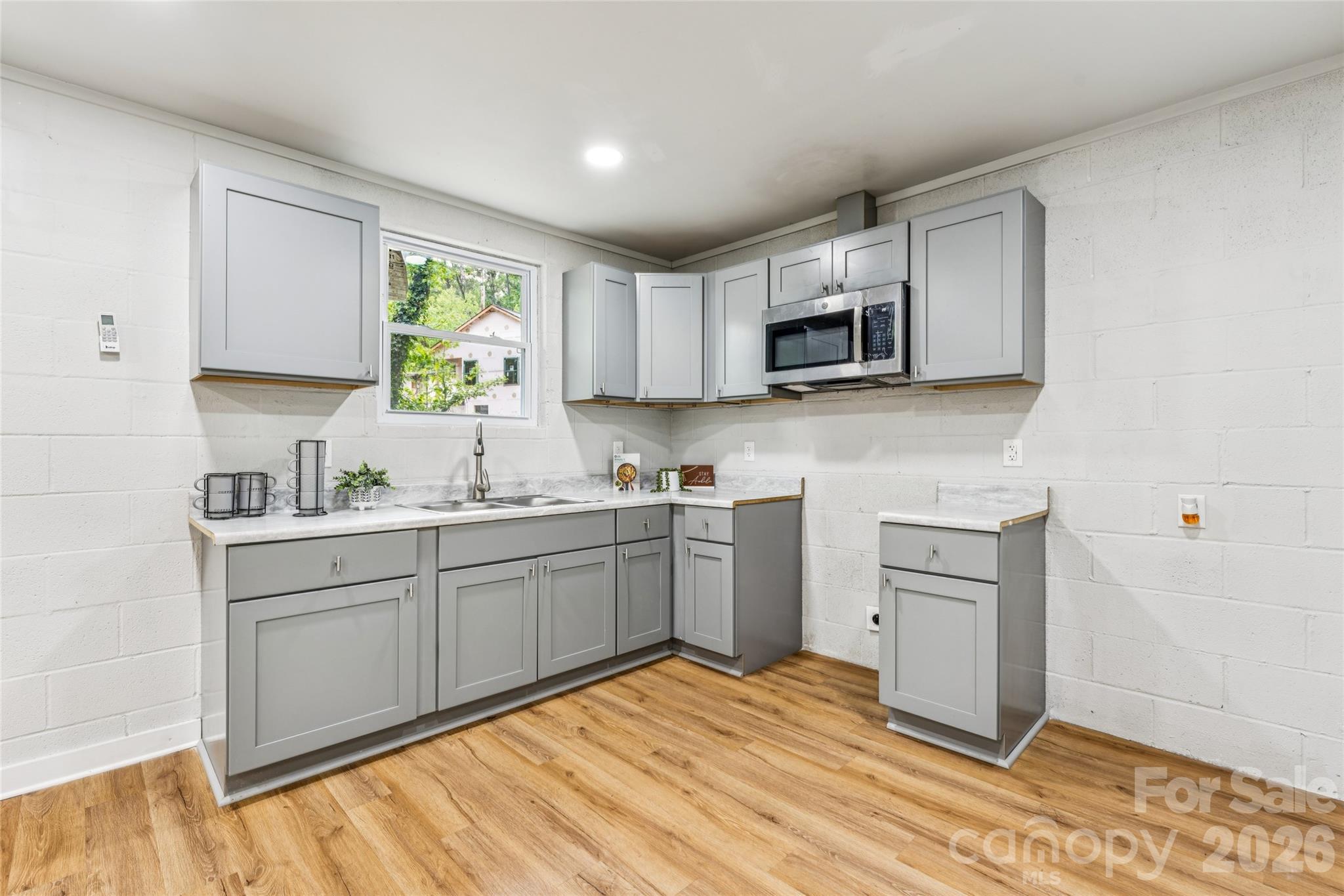1014 N Mountain Street Property Photo 5