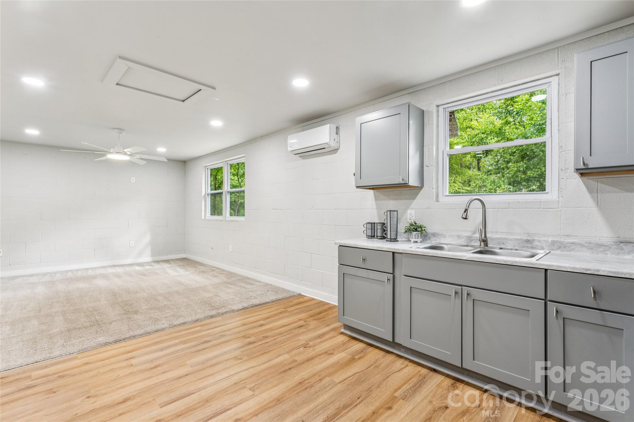 1014 N Mountain Street Property Photo 5