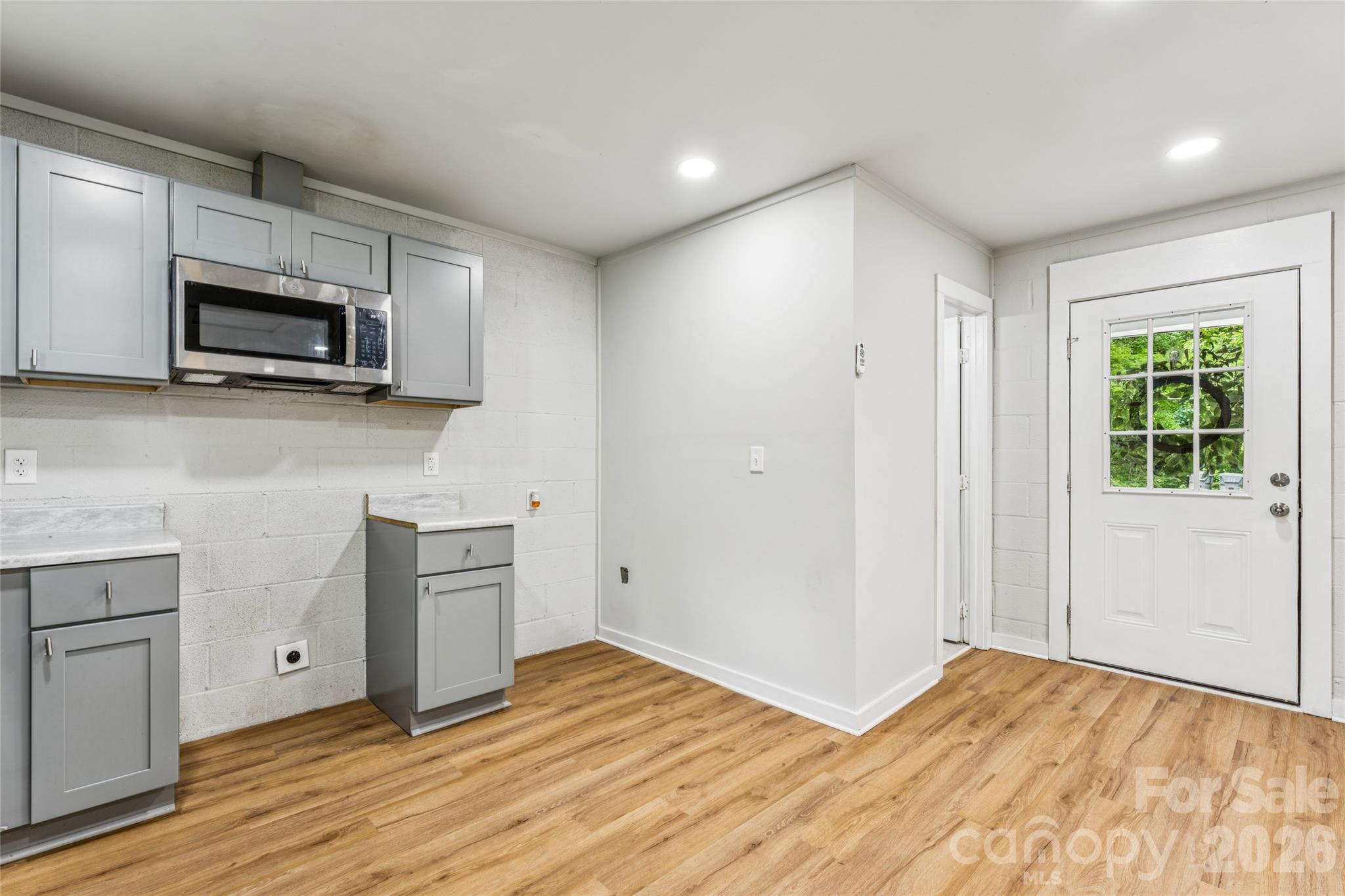 1014 N Mountain Street Property Photo 8
