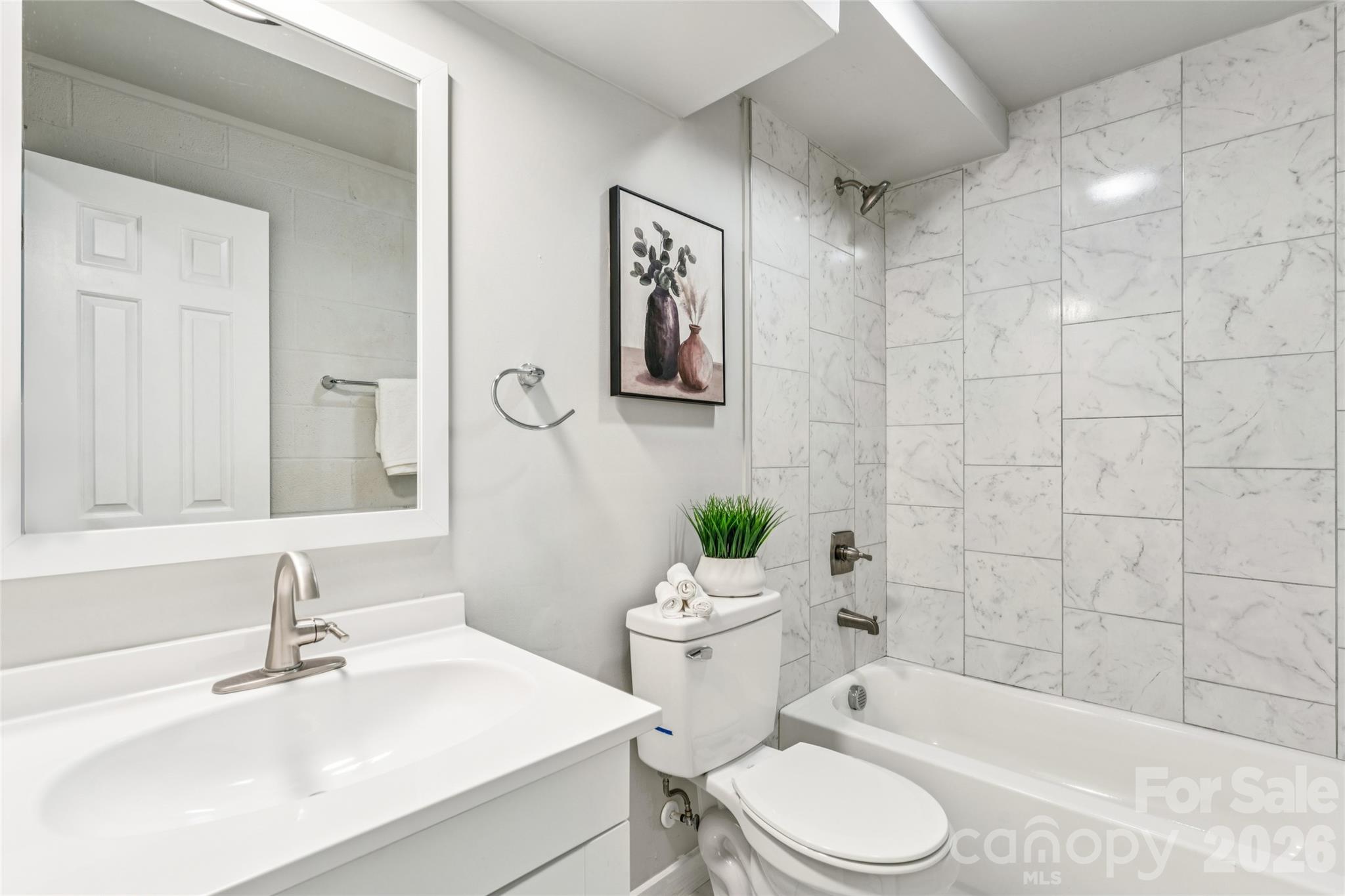 1014 N Mountain Street Property Photo 14
