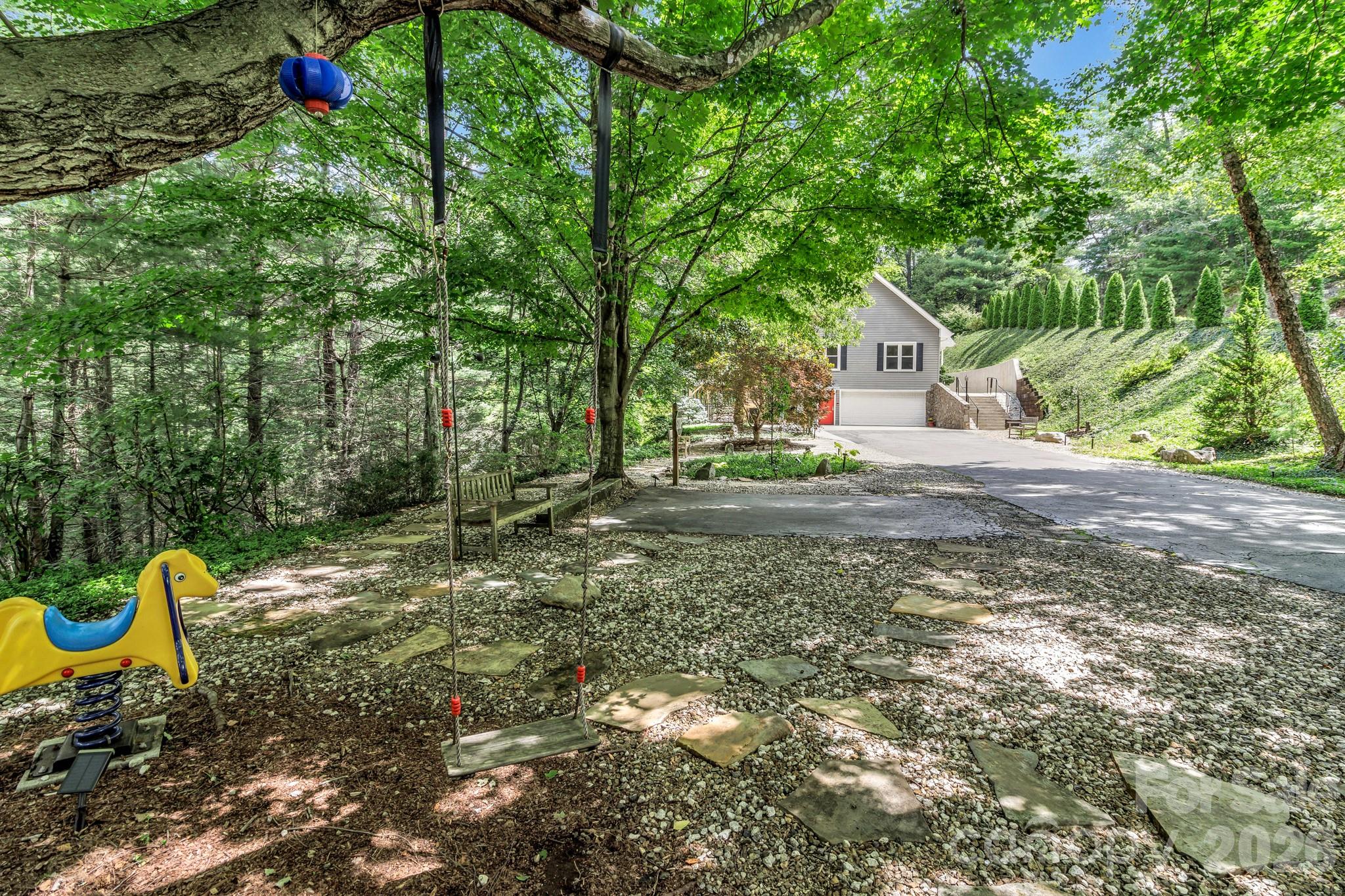 153 Skyview Circle Property Photo 2
