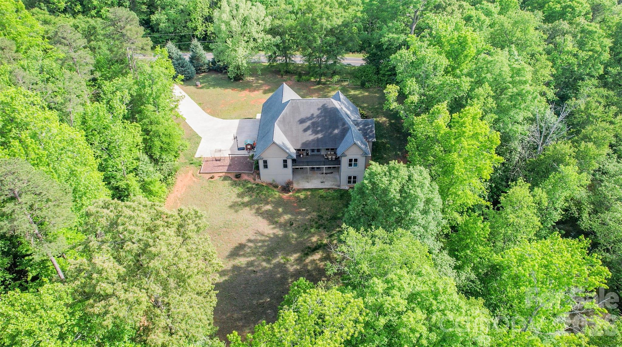 2818 Rockford Road Property Photo 3