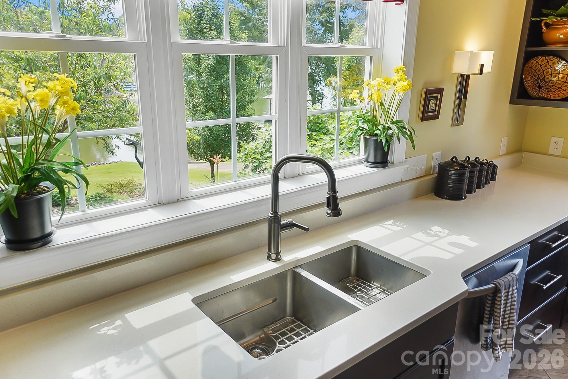 2354 Valelake Road Property Photo 3