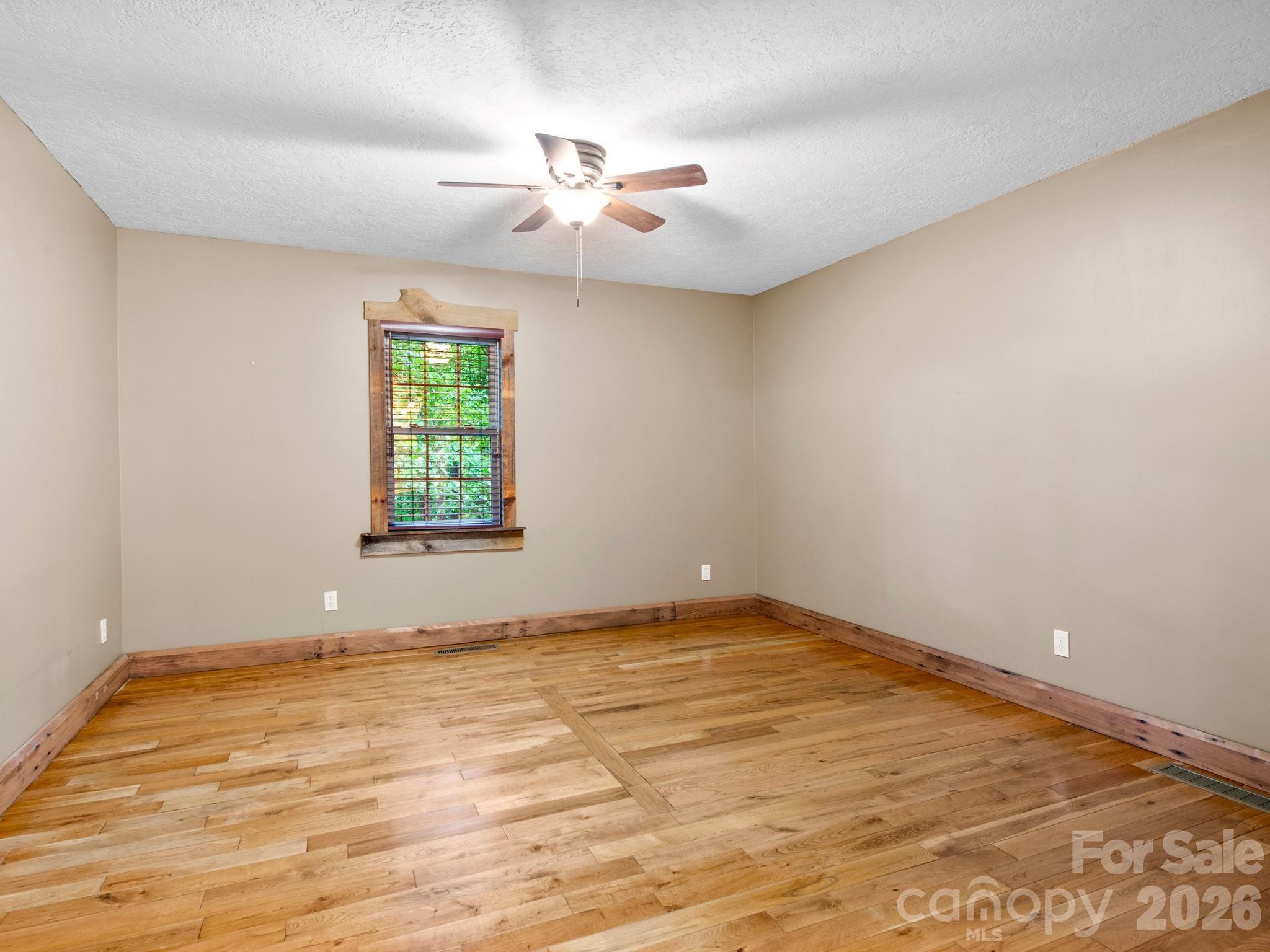 37 Leatherwood Drive 9 Property Photo 20