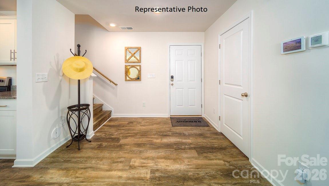 1371 Mammoth Road Property Photo 2