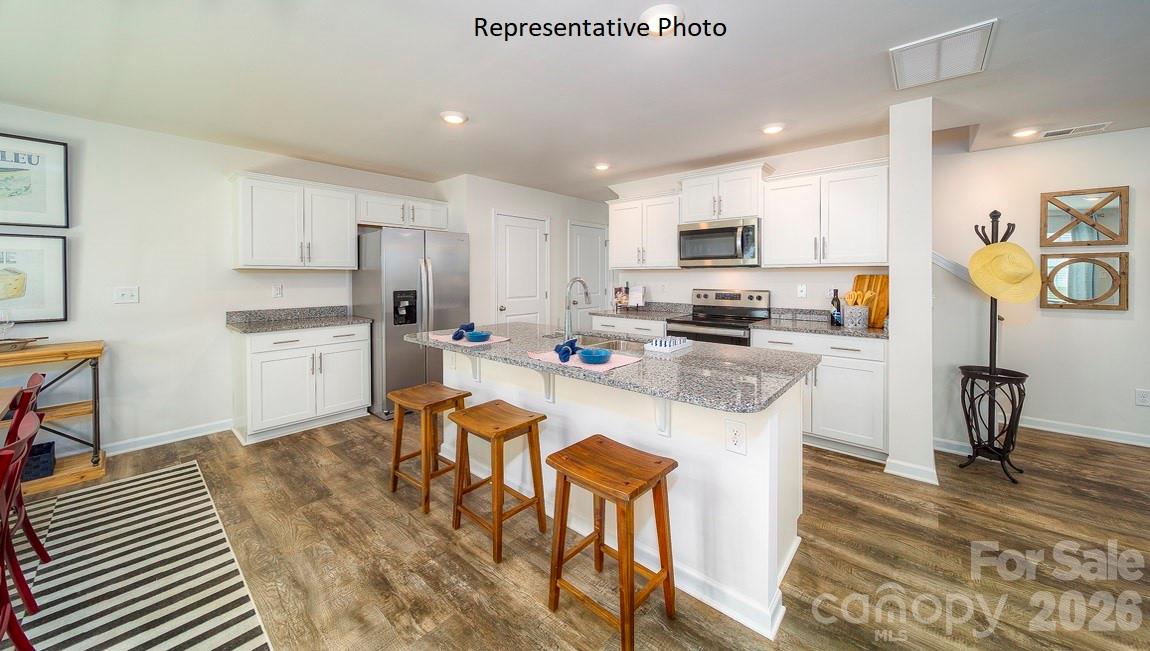 1371 Mammoth Road Property Photo 4